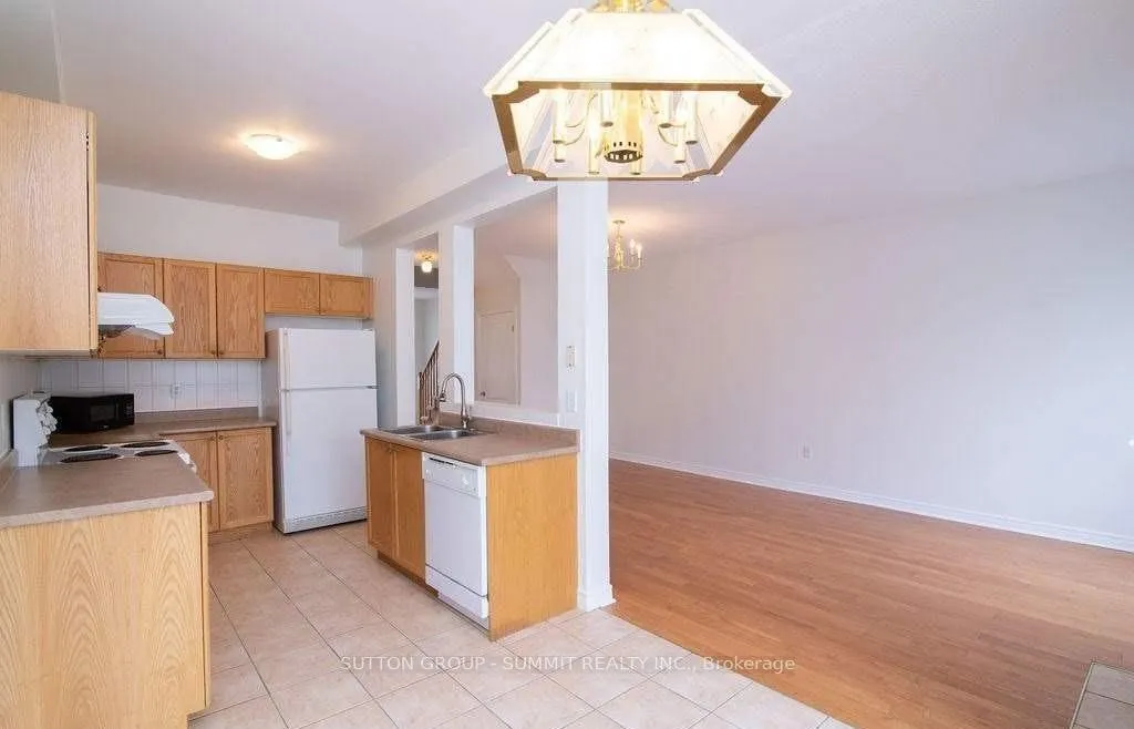 Photo 4 of Unit 10, 2229 Walker'S Line, Burlington, Rose — HOMEH