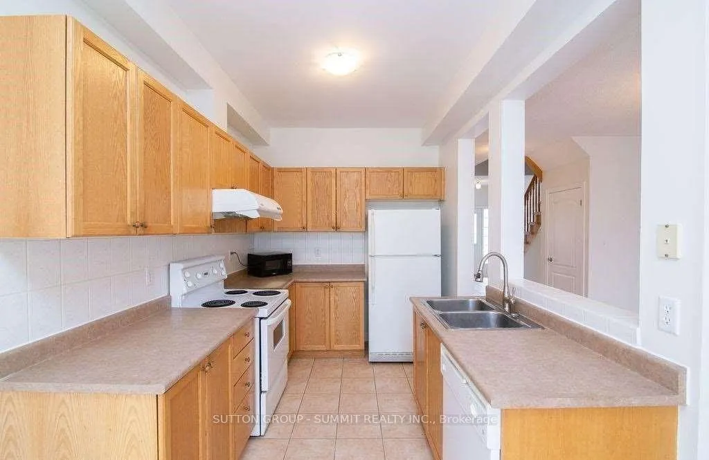 Photo 6 of Unit 10, 2229 Walker'S Line, Burlington, Rose — HOMEH