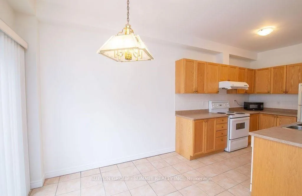 Photo 13 of Unit 10, 2229 Walker'S Line, Burlington, Rose — HOMEH