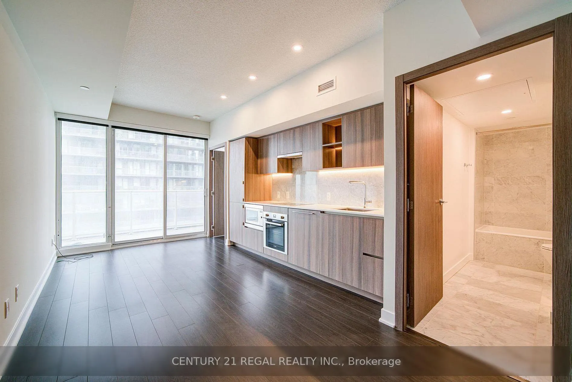 Photo 3 of Unit 2102, 19 Bathurst Street, Toronto, Waterfront Communities — HOMEH