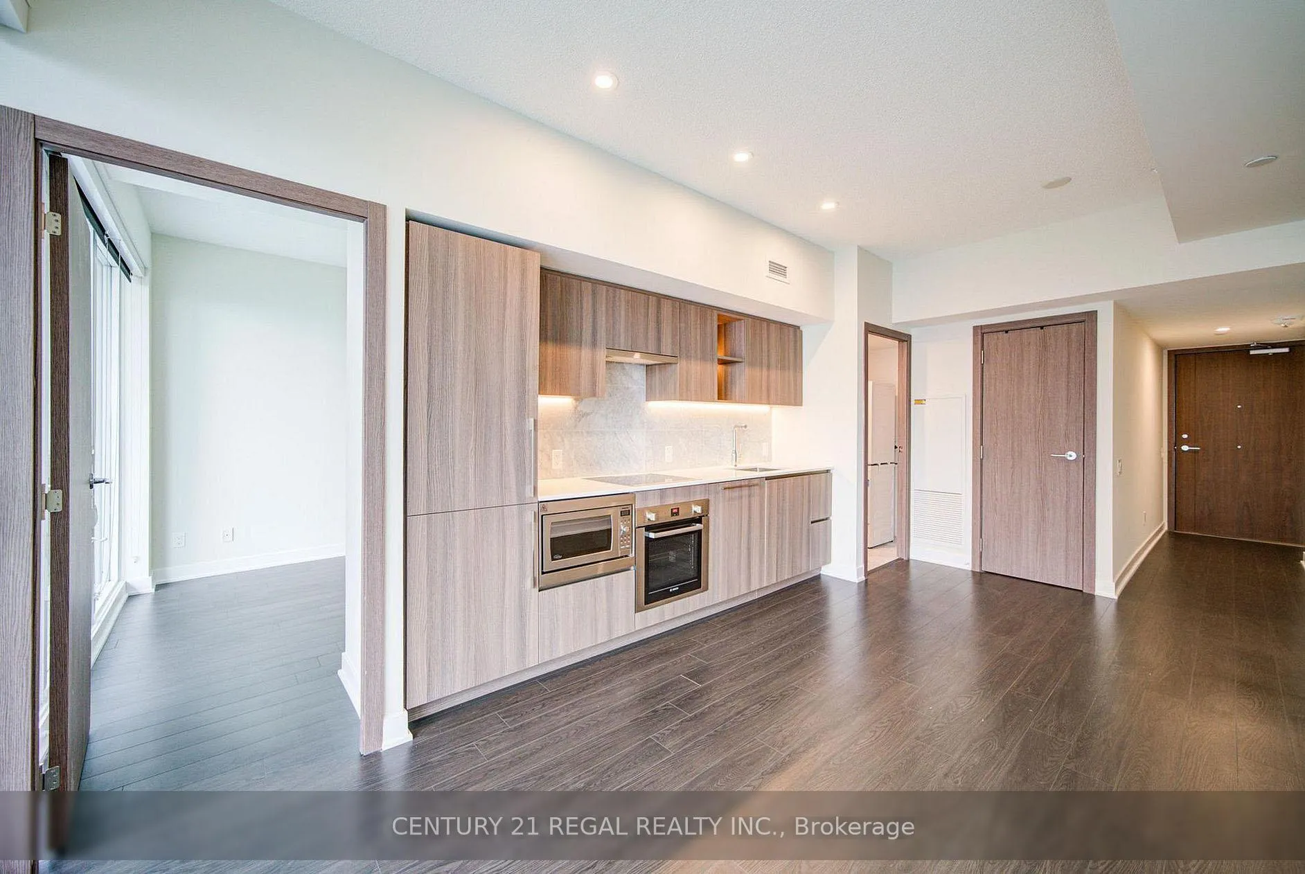 Photo 4 of Unit 2102, 19 Bathurst Street, Toronto, Waterfront Communities — HOMEH