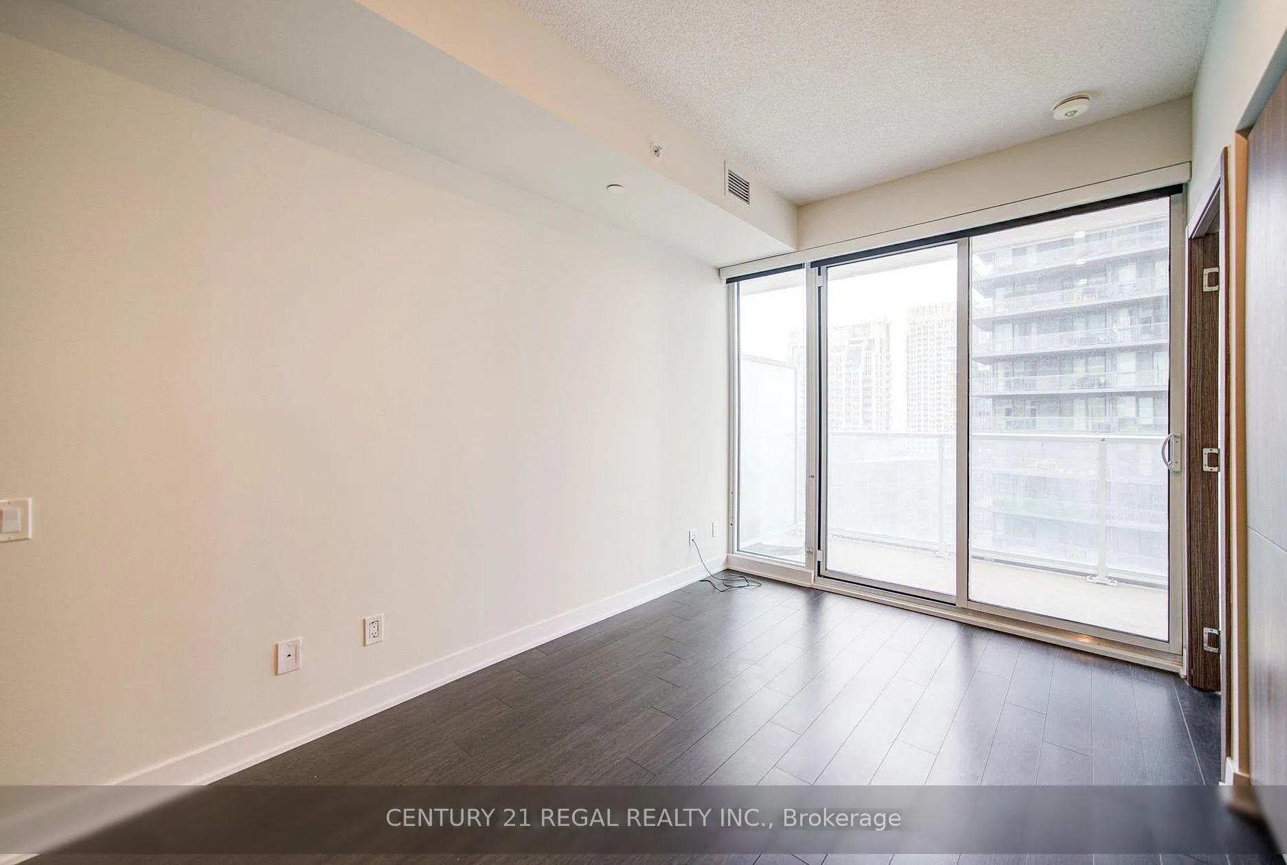Photo 5 of Unit 2102, 19 Bathurst Street, Toronto, Waterfront Communities — HOMEH