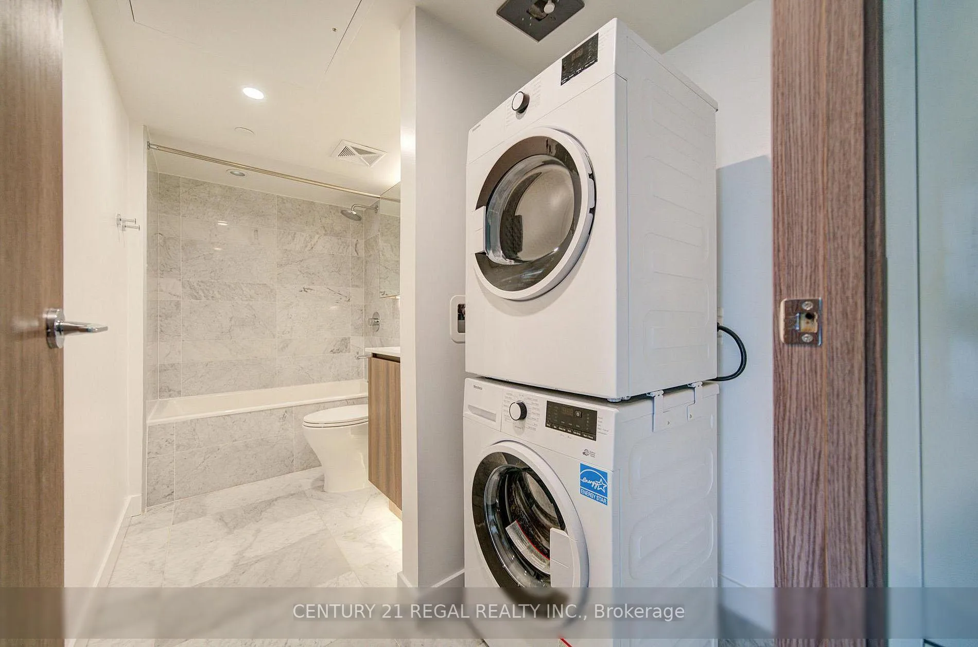 Photo 8 of Unit 2102, 19 Bathurst Street, Toronto, Waterfront Communities — HOMEH