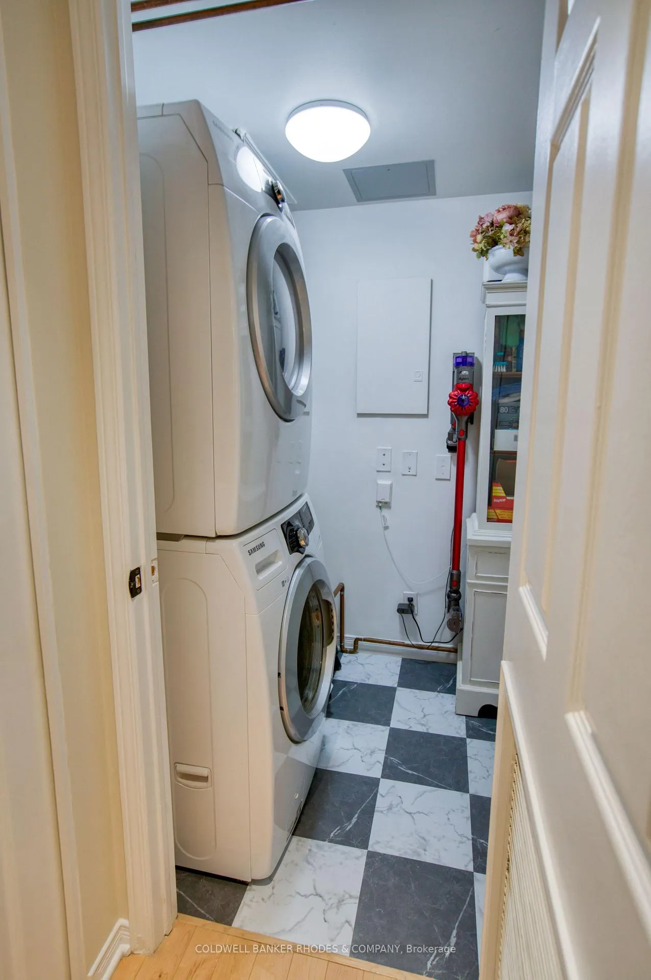 Photo 25 of Unit 102, 21 Durham Private, Ottawa, Lindenlea — HOMEH