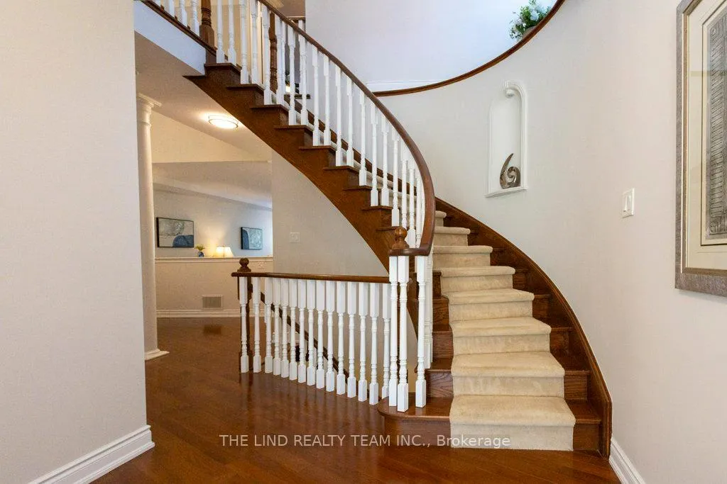 Photo 4 of 59 Stonecliffe Crescent, Aurora, Aurora Estates — HOMEH