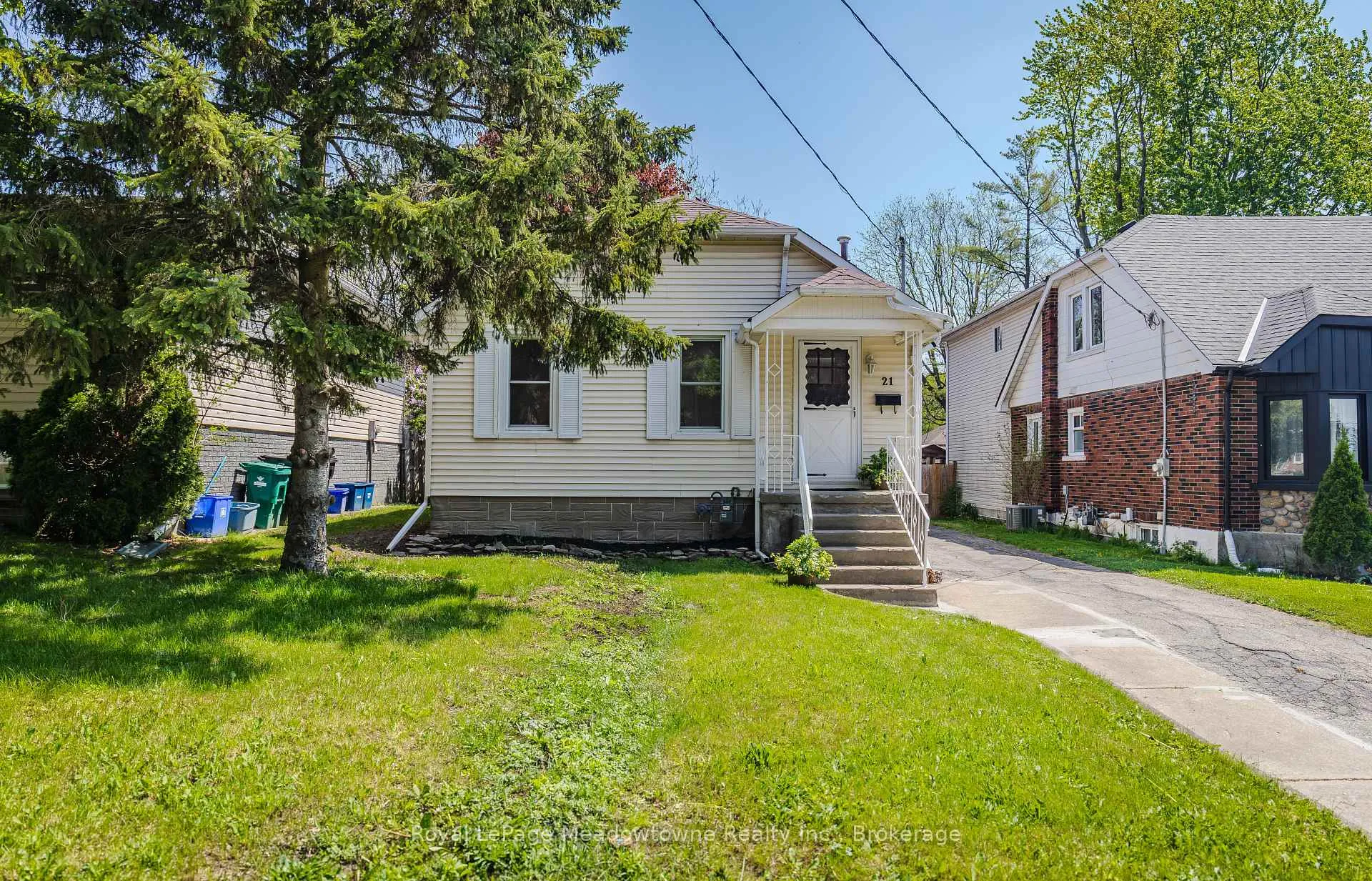 Photo 1 of 21 Elgin Street N, Cambridge, East Galt — HOMEH