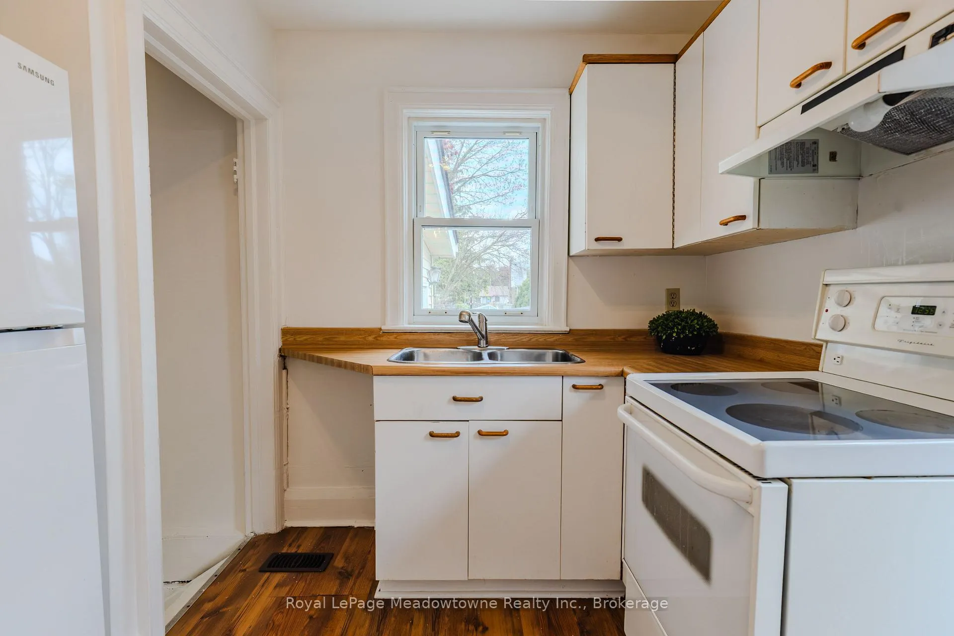 Photo 12 of 21 Elgin Street N, Cambridge, East Galt — HOMEH