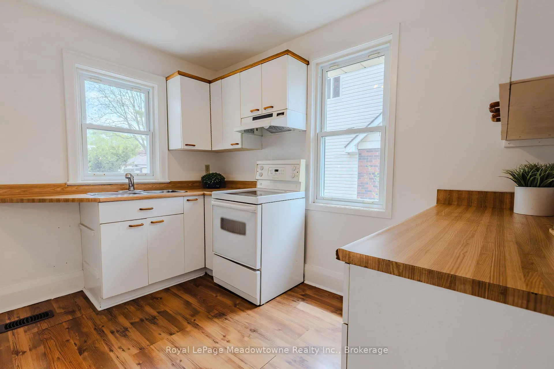 Photo 13 of 21 Elgin Street N, Cambridge, East Galt — HOMEH