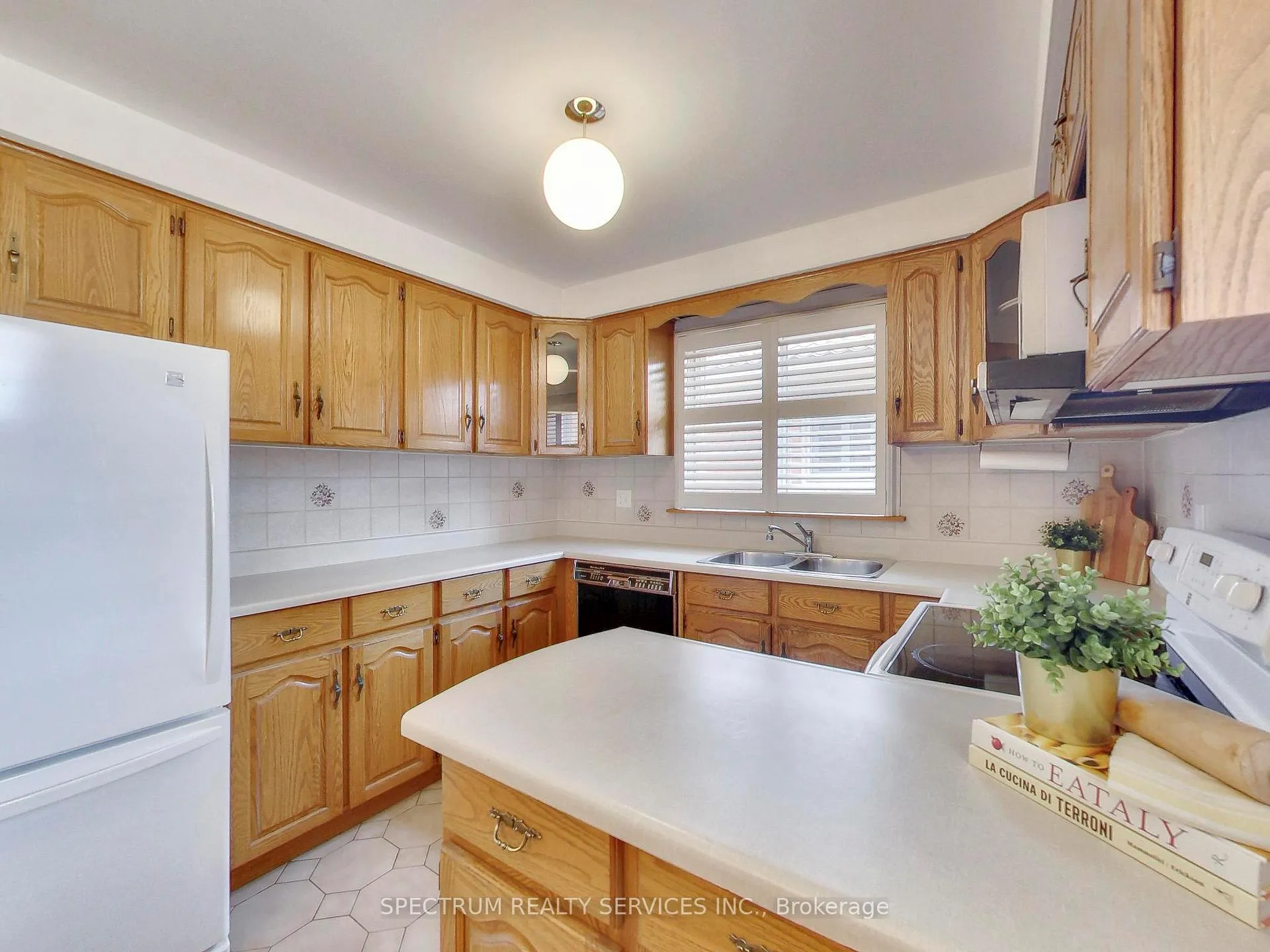 Photo 15 of 56 Blacksmith Crescent, North York, Black Creek — HOMEH