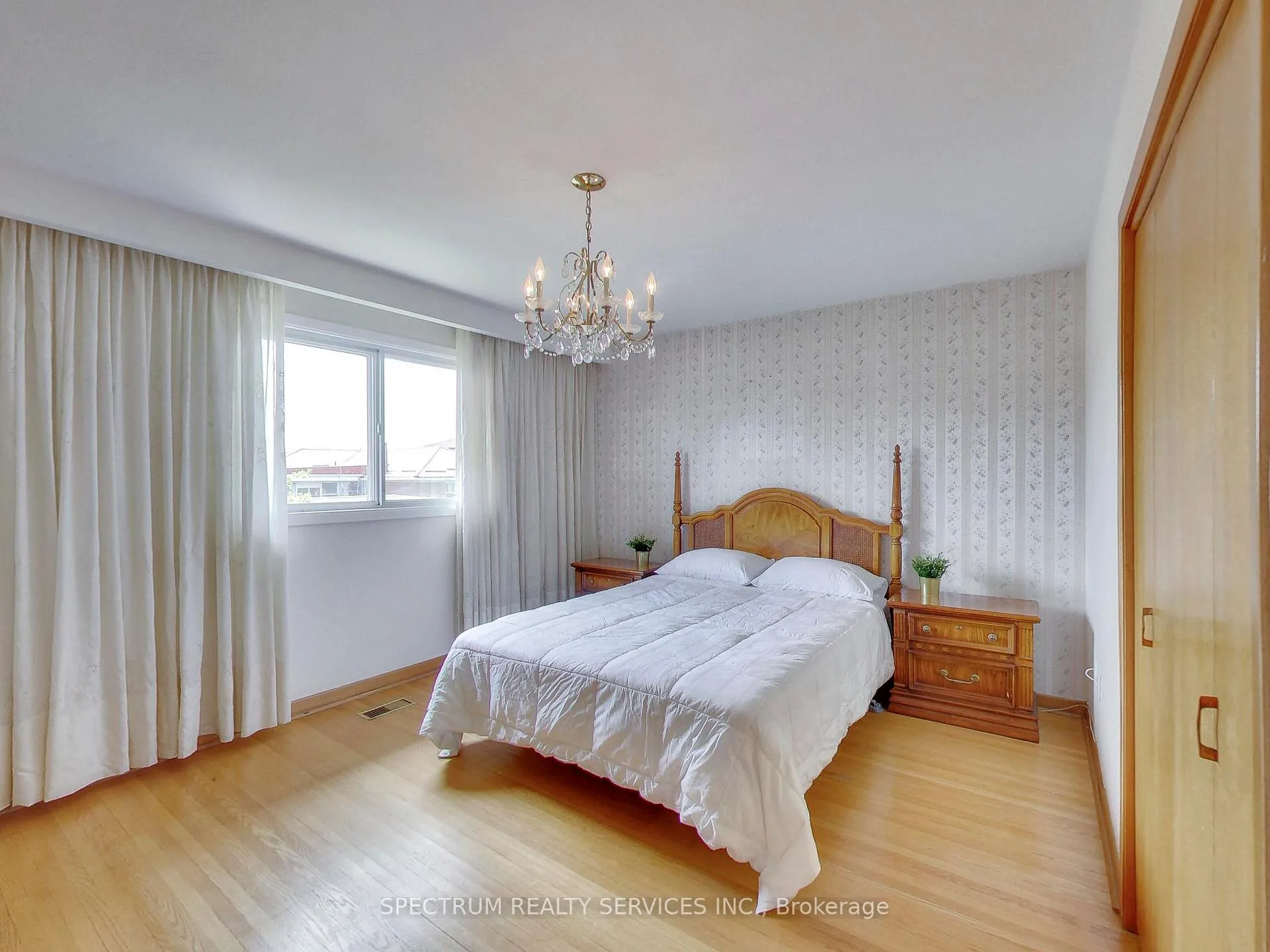 Photo 16 of 56 Blacksmith Crescent, North York, Black Creek — HOMEH