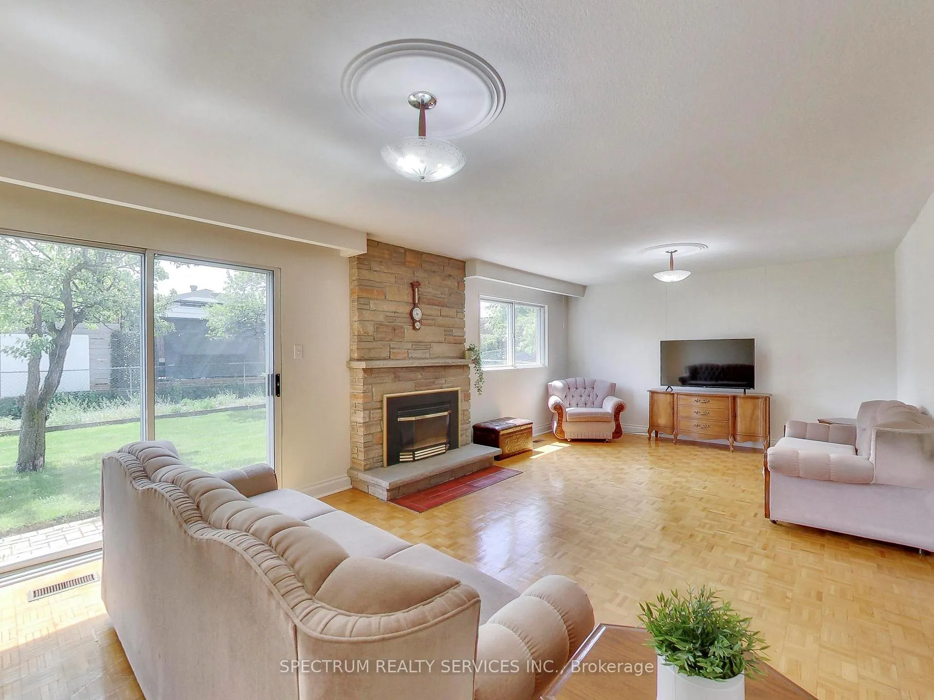 Photo 23 of 56 Blacksmith Crescent, North York, Black Creek — HOMEH