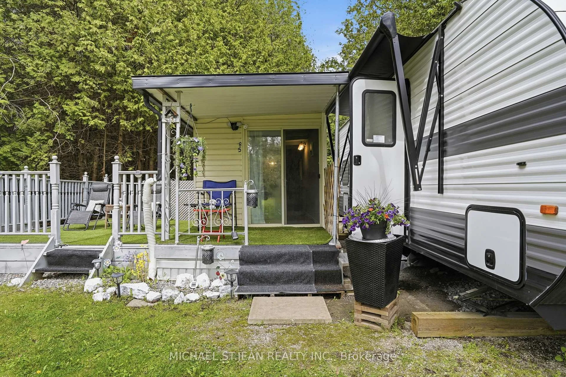 Photo 4 of 85 Eddie Lane, Hamilton, Rural Flamborough — HOMEH