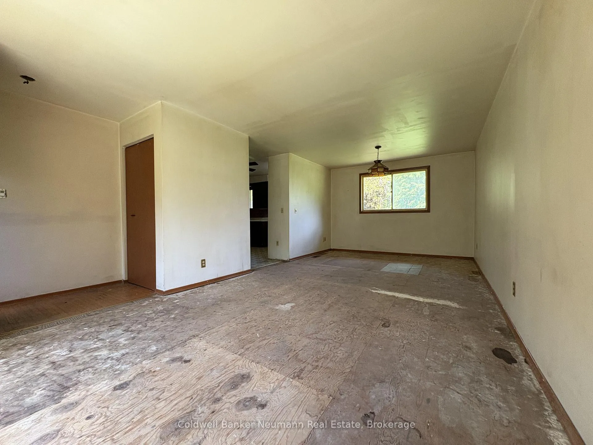 Photo 8 of 111 Carter Road, Puslinch, Rural Puslinch East — HOMEH