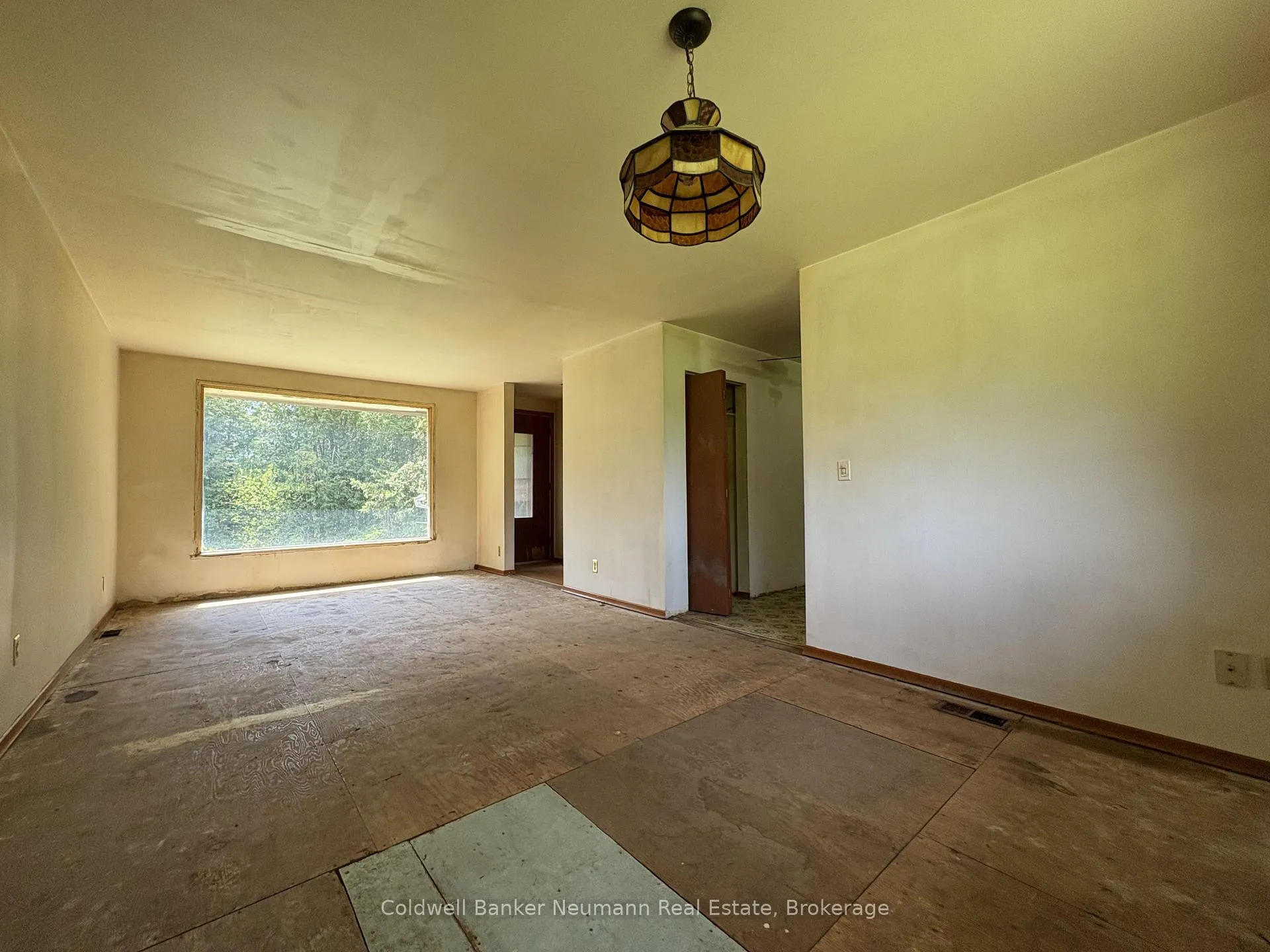 Photo 9 of 111 Carter Road, Puslinch, Rural Puslinch East — HOMEH