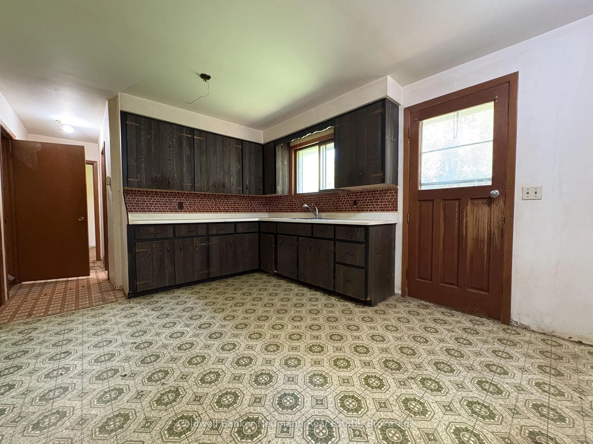 Photo 10 of 111 Carter Road, Puslinch, Rural Puslinch East — HOMEH