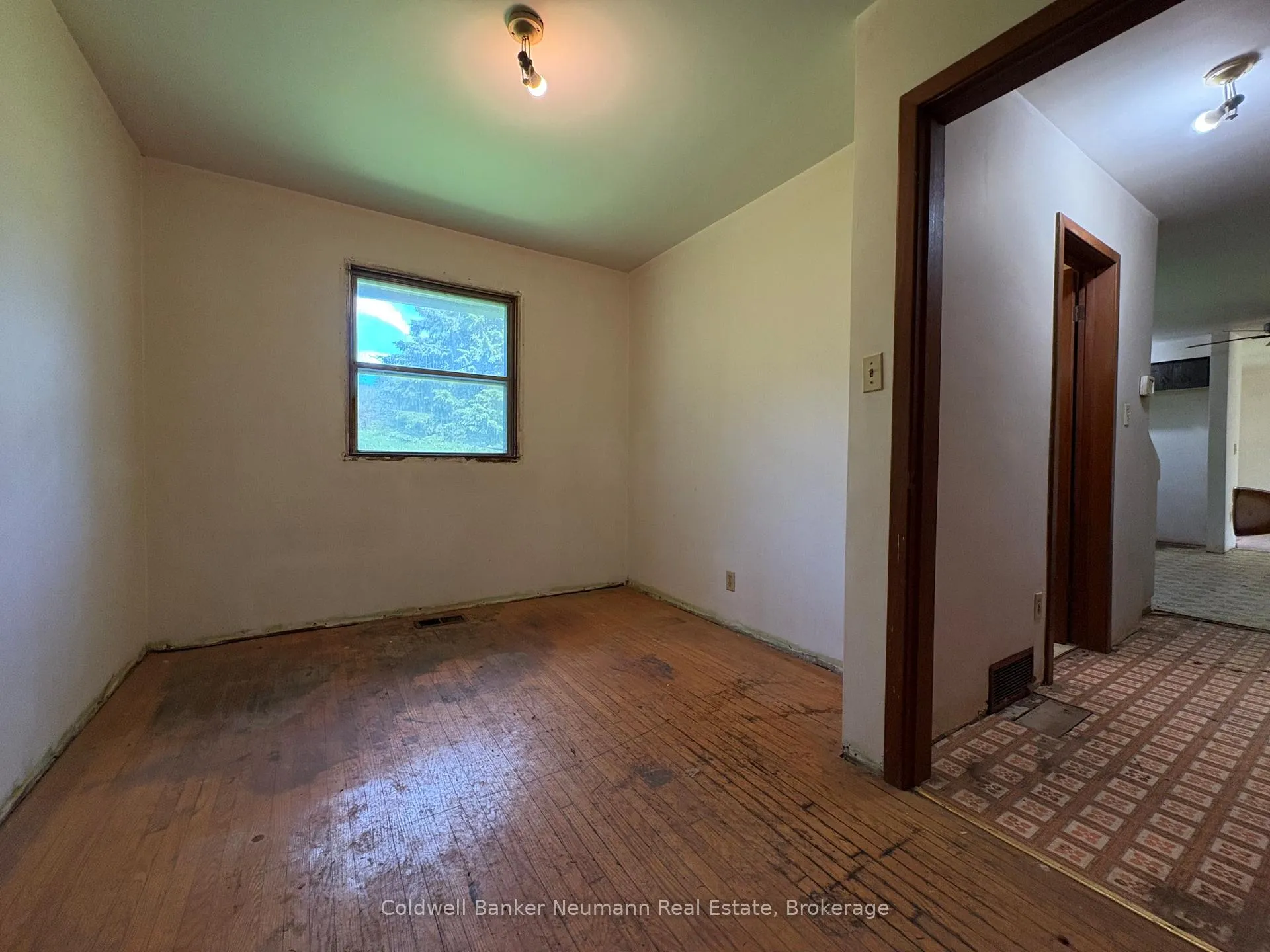 Photo 11 of 111 Carter Road, Puslinch, Rural Puslinch East — HOMEH