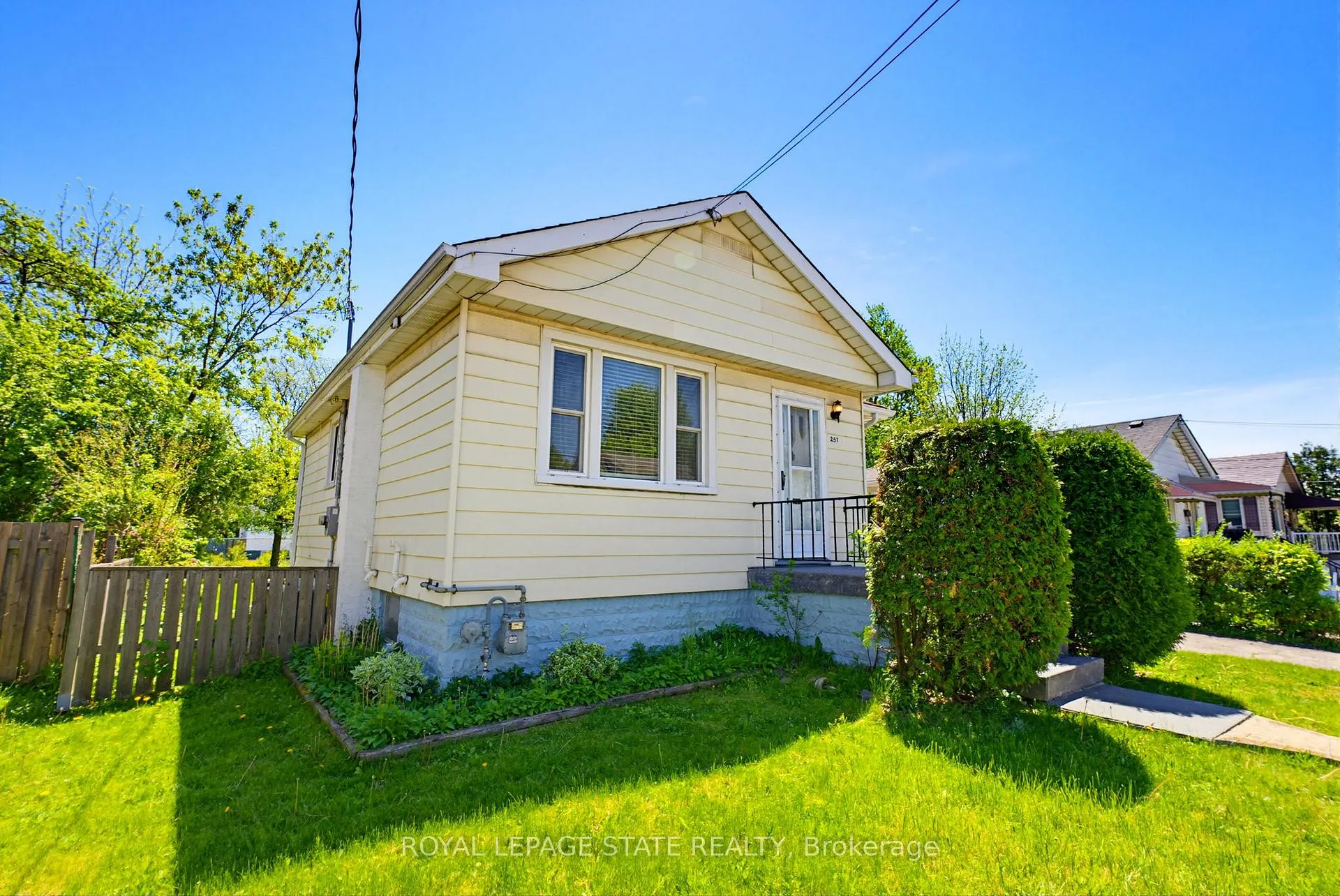 Photo 1 of 257 West 2nd Street, Hamilton, Bonnington — HOMEH