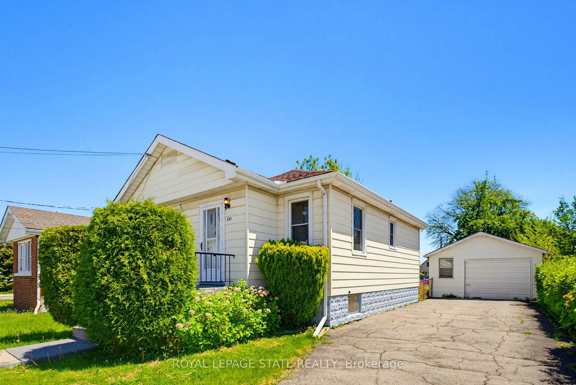 Photo 3 of 257 West 2nd Street, Hamilton, Bonnington — HOMEH