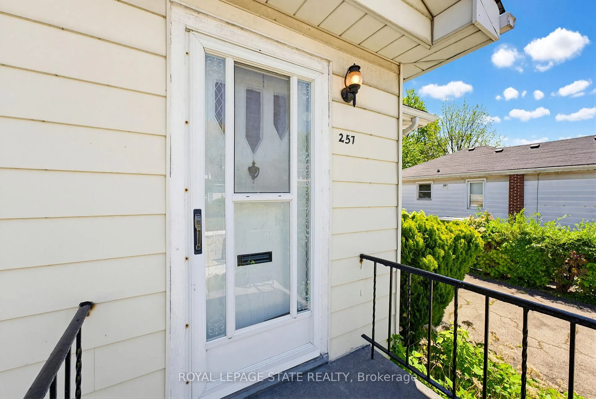 Photo 4 of 257 West 2nd Street, Hamilton, Bonnington — HOMEH