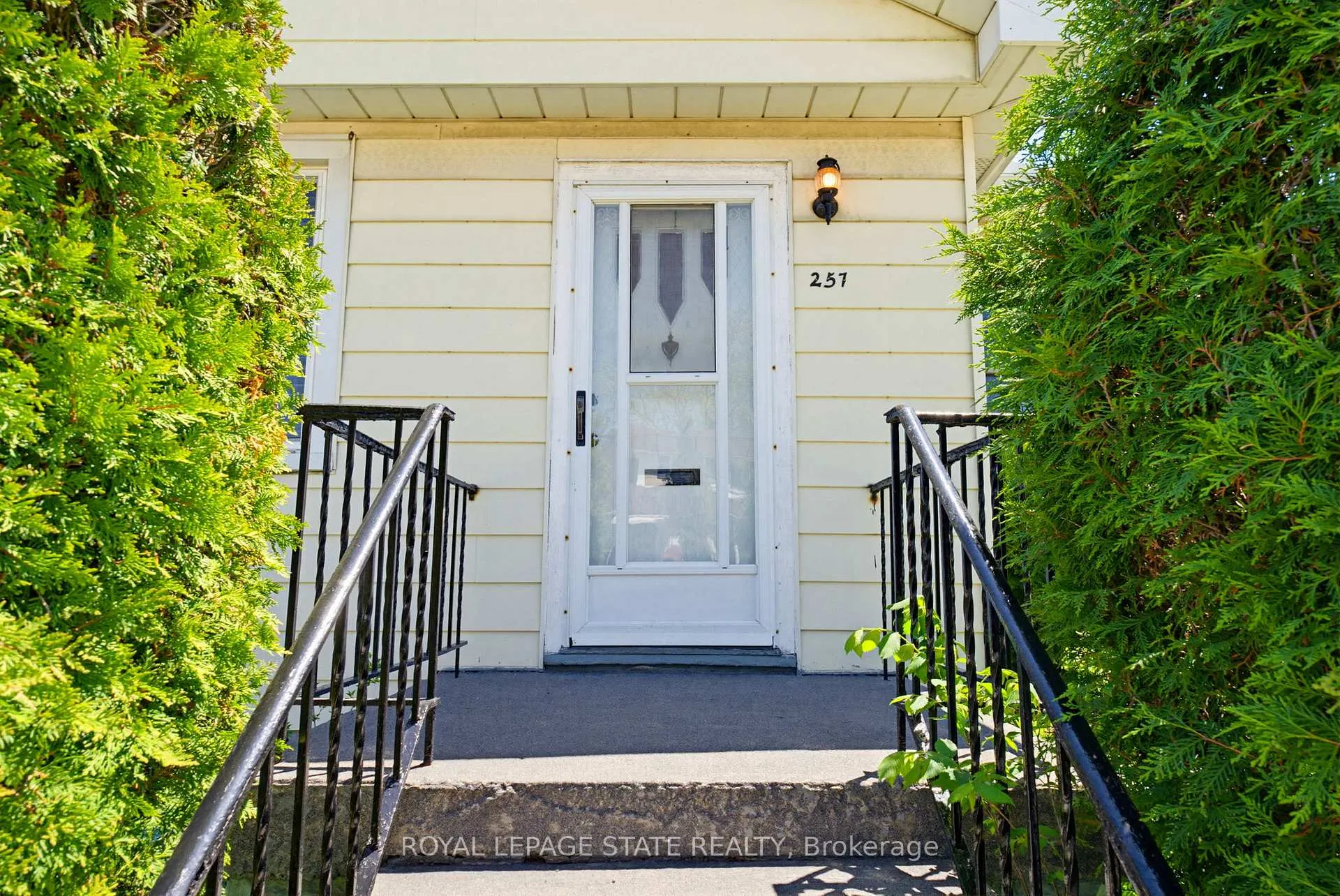 Photo 5 of 257 West 2nd Street, Hamilton, Bonnington — HOMEH