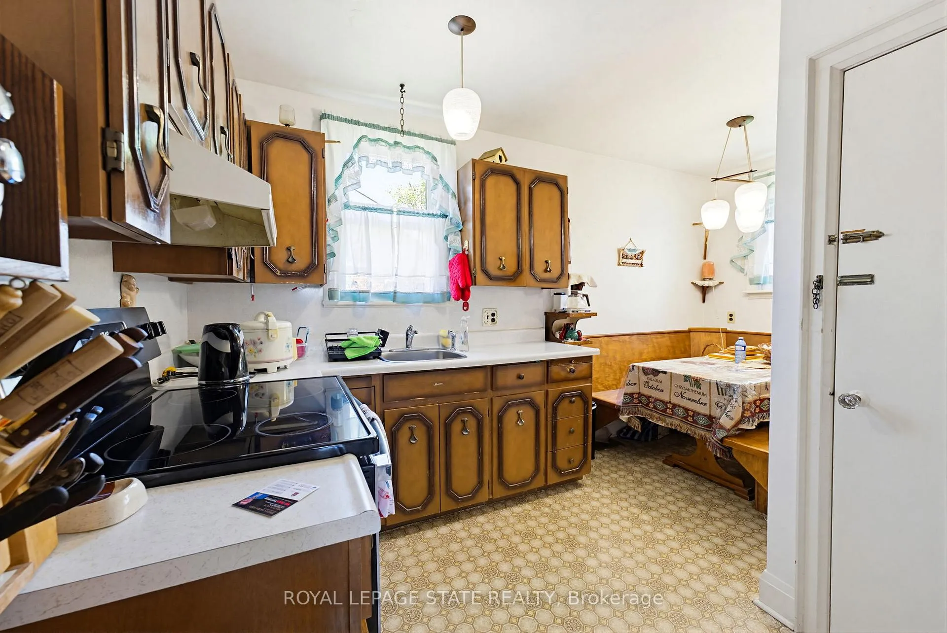 Photo 11 of 257 West 2nd Street, Hamilton, Bonnington — HOMEH
