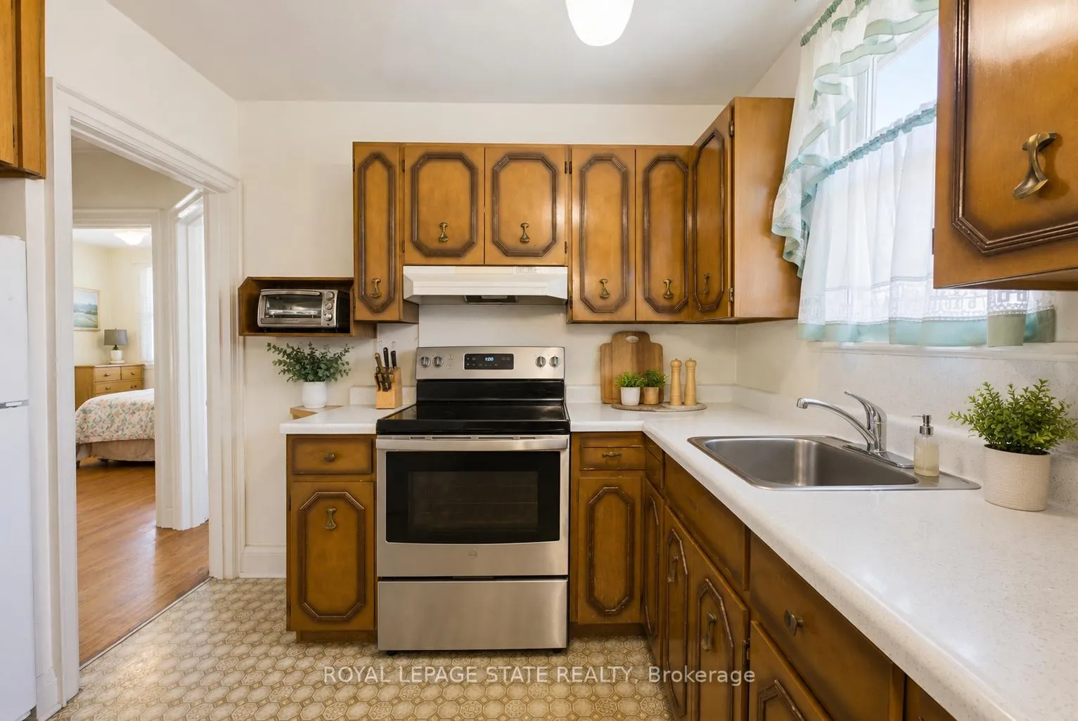 Photo 13 of 257 West 2nd Street, Hamilton, Bonnington — HOMEH