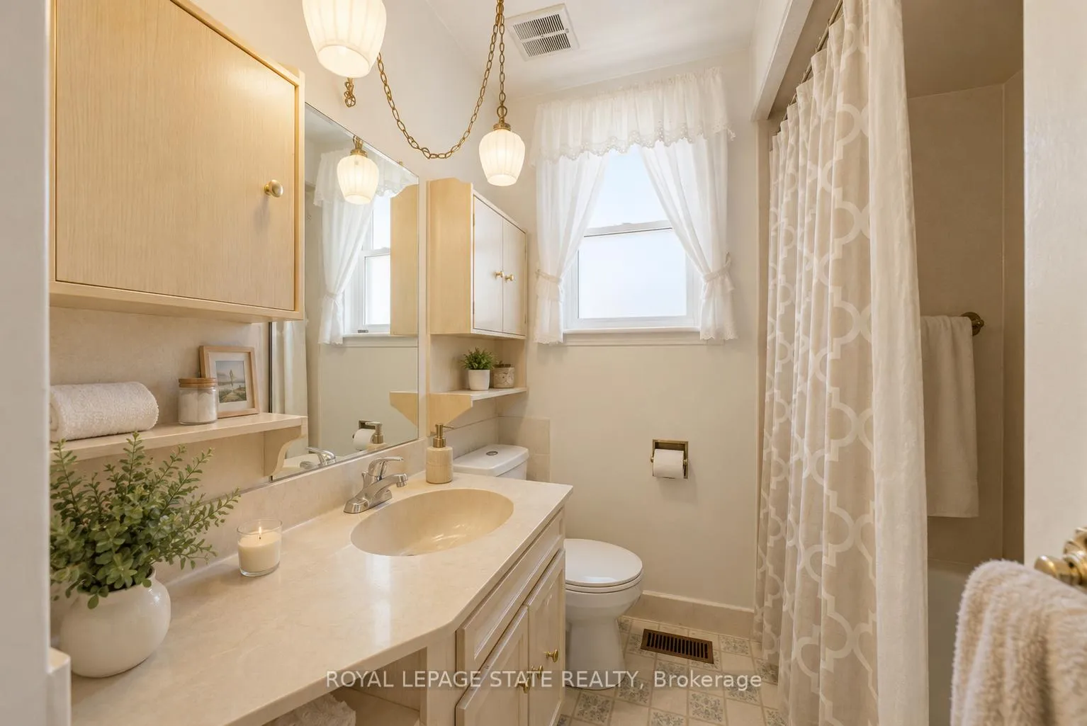 Photo 20 of 257 West 2nd Street, Hamilton, Bonnington — HOMEH