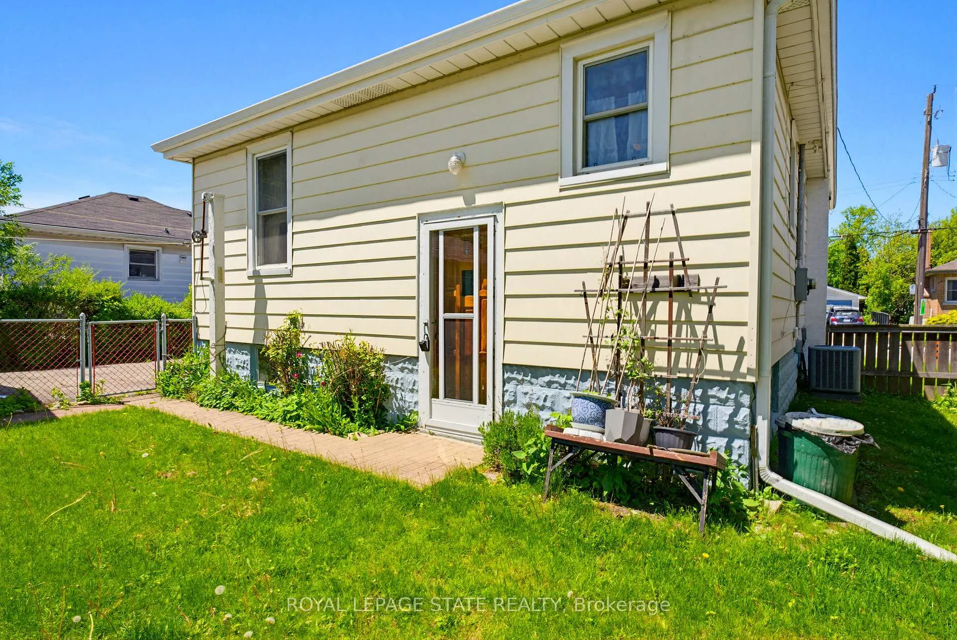 Photo 34 of 257 West 2nd Street, Hamilton, Bonnington — HOMEH