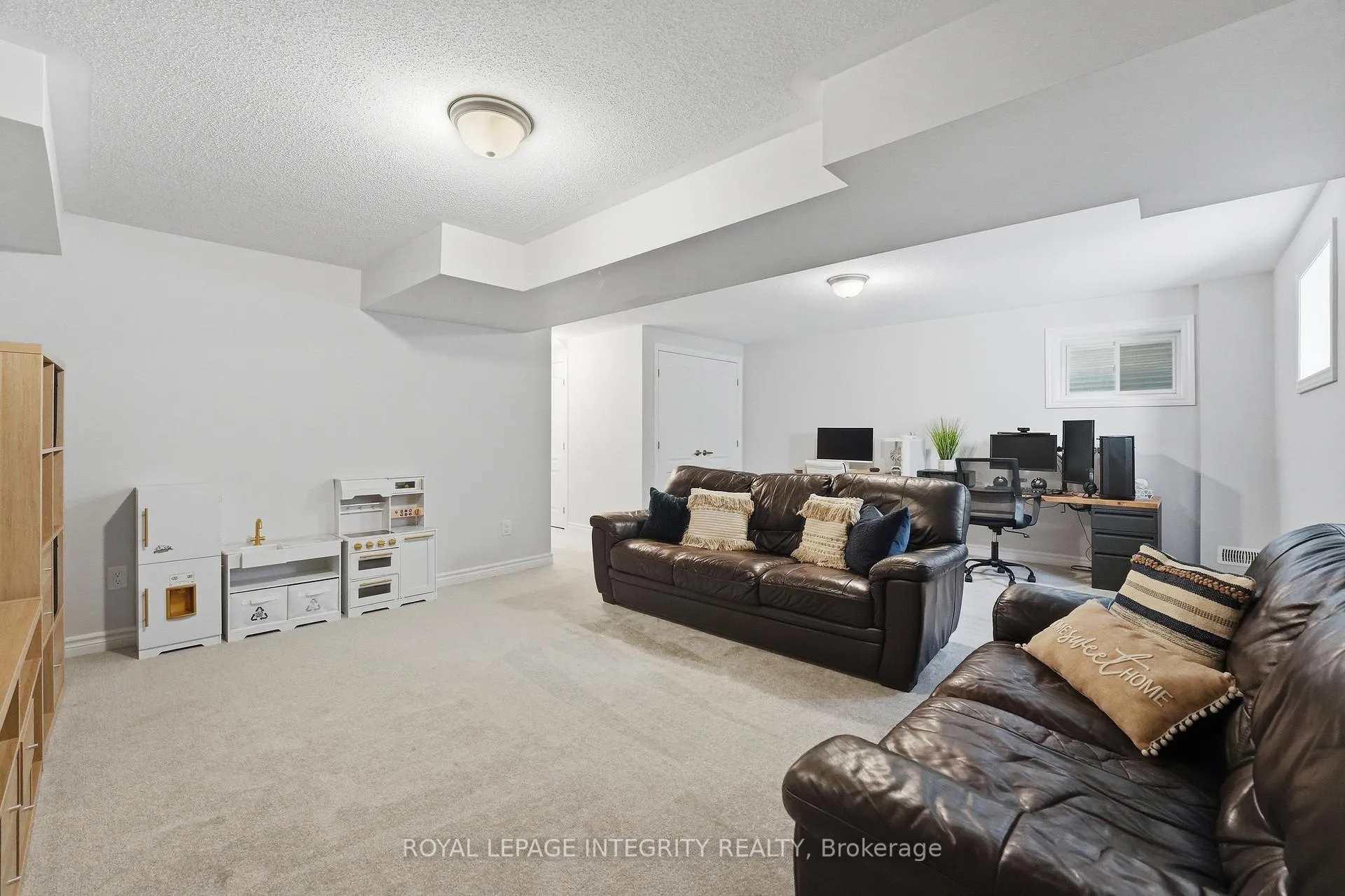 Photo 31 of 193 Equitation Circle, Ottawa, Goulbourn Twp From Franktown Rd/South To Rideau — HOMEH