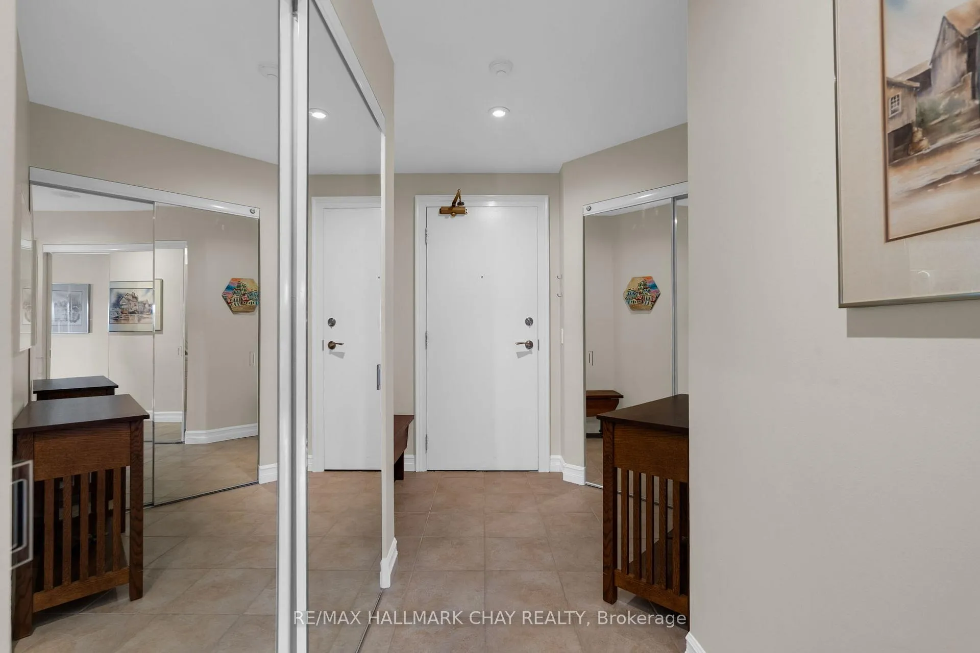 Photo 4 of Unit 308, 6 Toronto Street, Barrie, City Centre — HOMEH