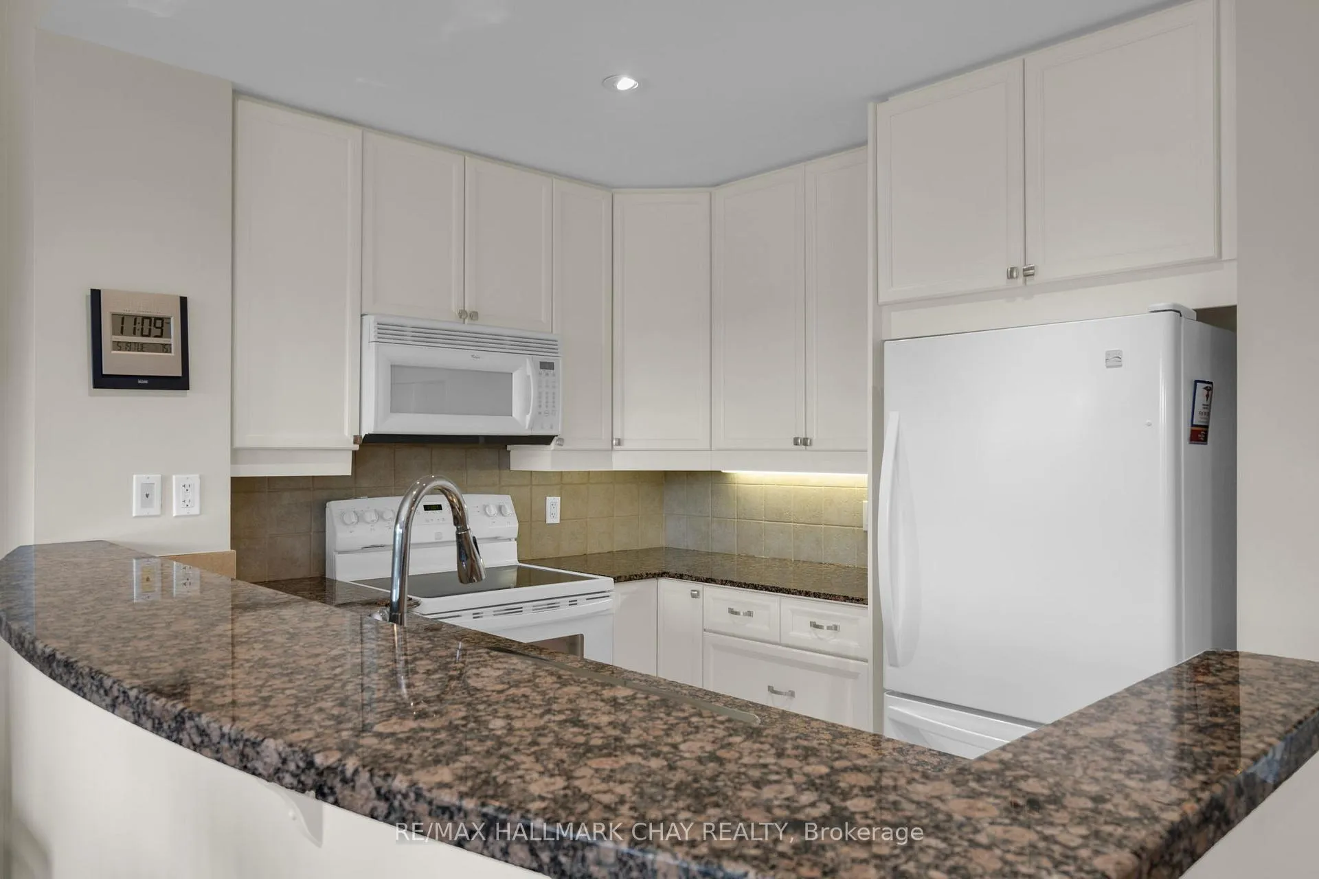 Photo 6 of Unit 308, 6 Toronto Street, Barrie, City Centre — HOMEH