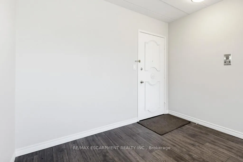 Photo 4 of Unit 404, 107 St. Joseph's Drive, Hamilton, Corktown — HOMEH