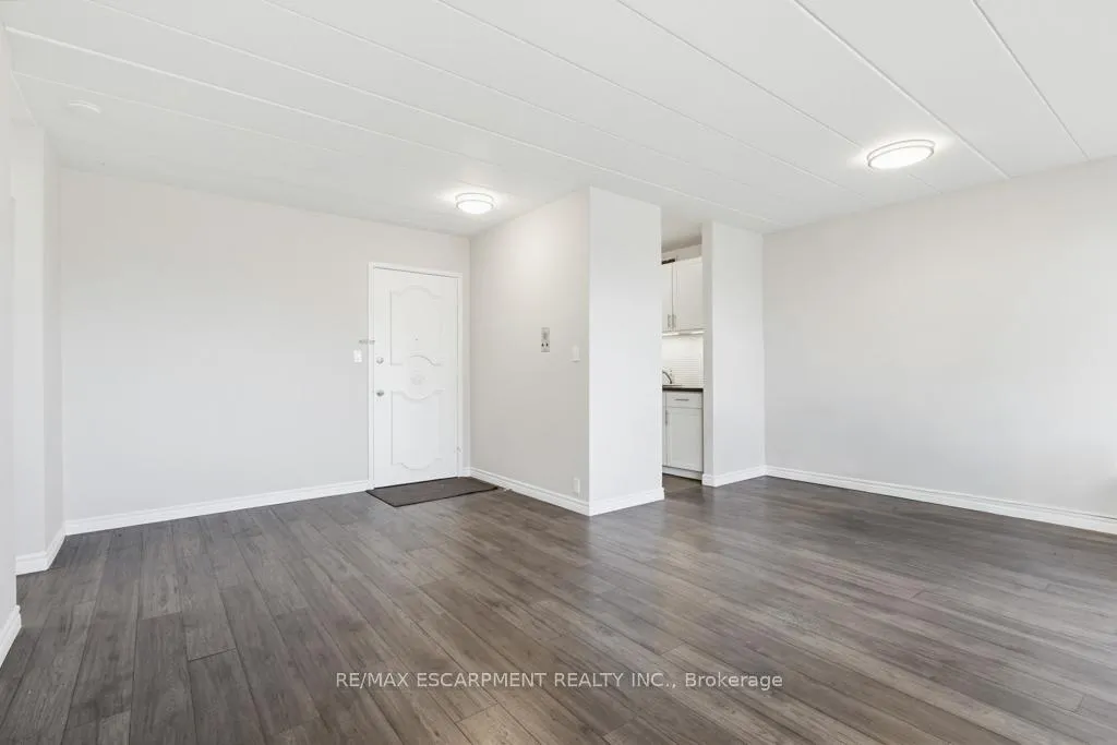 Photo 8 of Unit 404, 107 St. Joseph's Drive, Hamilton, Corktown — HOMEH