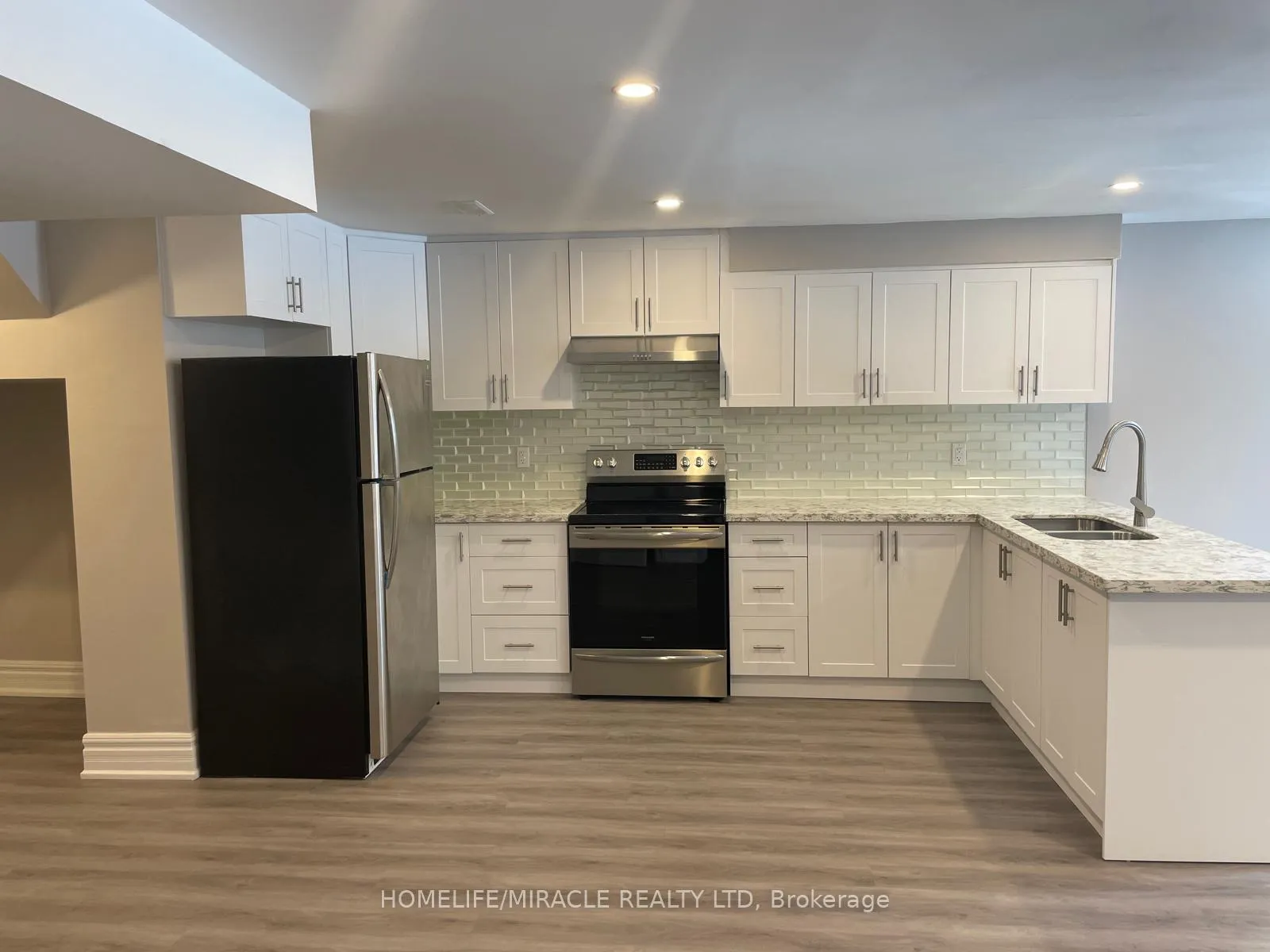 Photo 6 of 22 Boone Crescent, Vaughan, Kleinburg — HOMEH