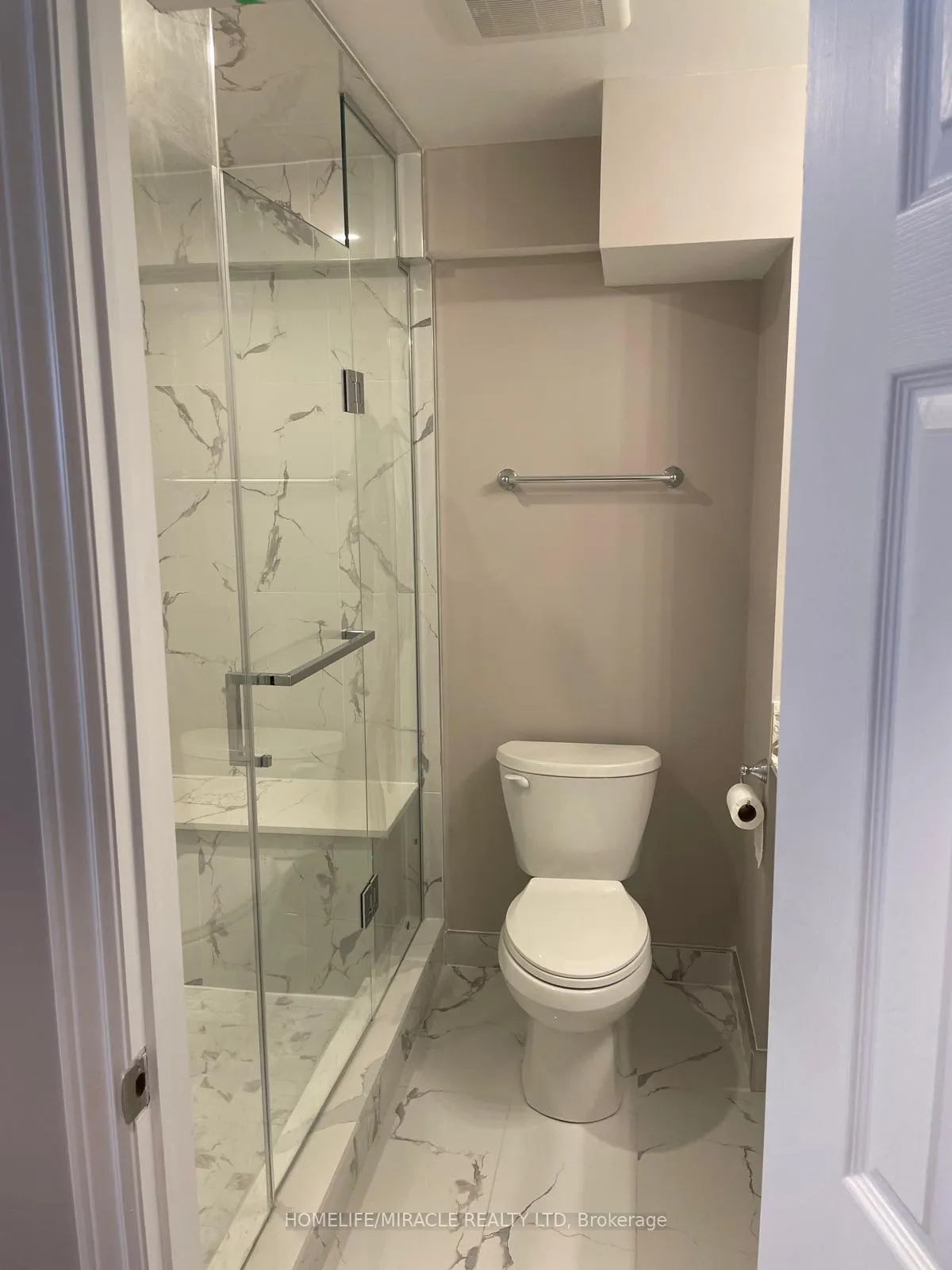 Photo 8 of 22 Boone Crescent, Vaughan, Kleinburg — HOMEH