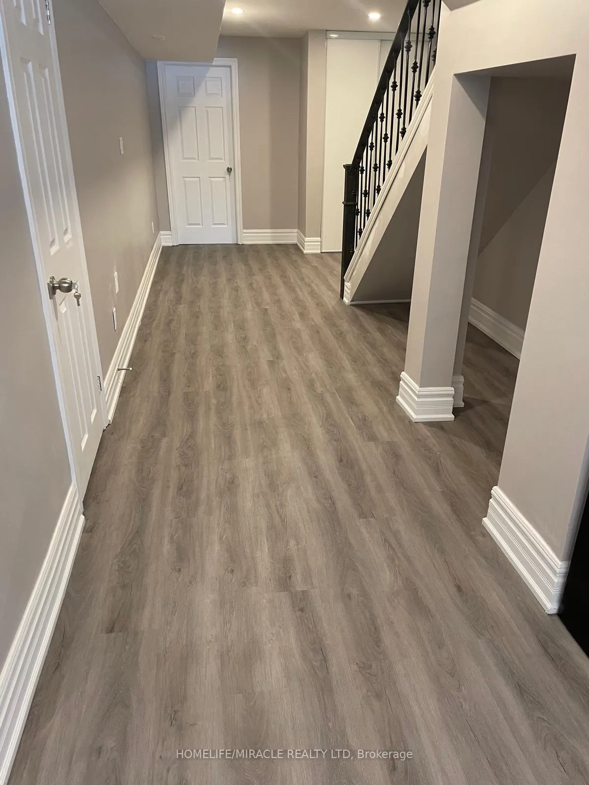 Photo 9 of 22 Boone Crescent, Vaughan, Kleinburg — HOMEH