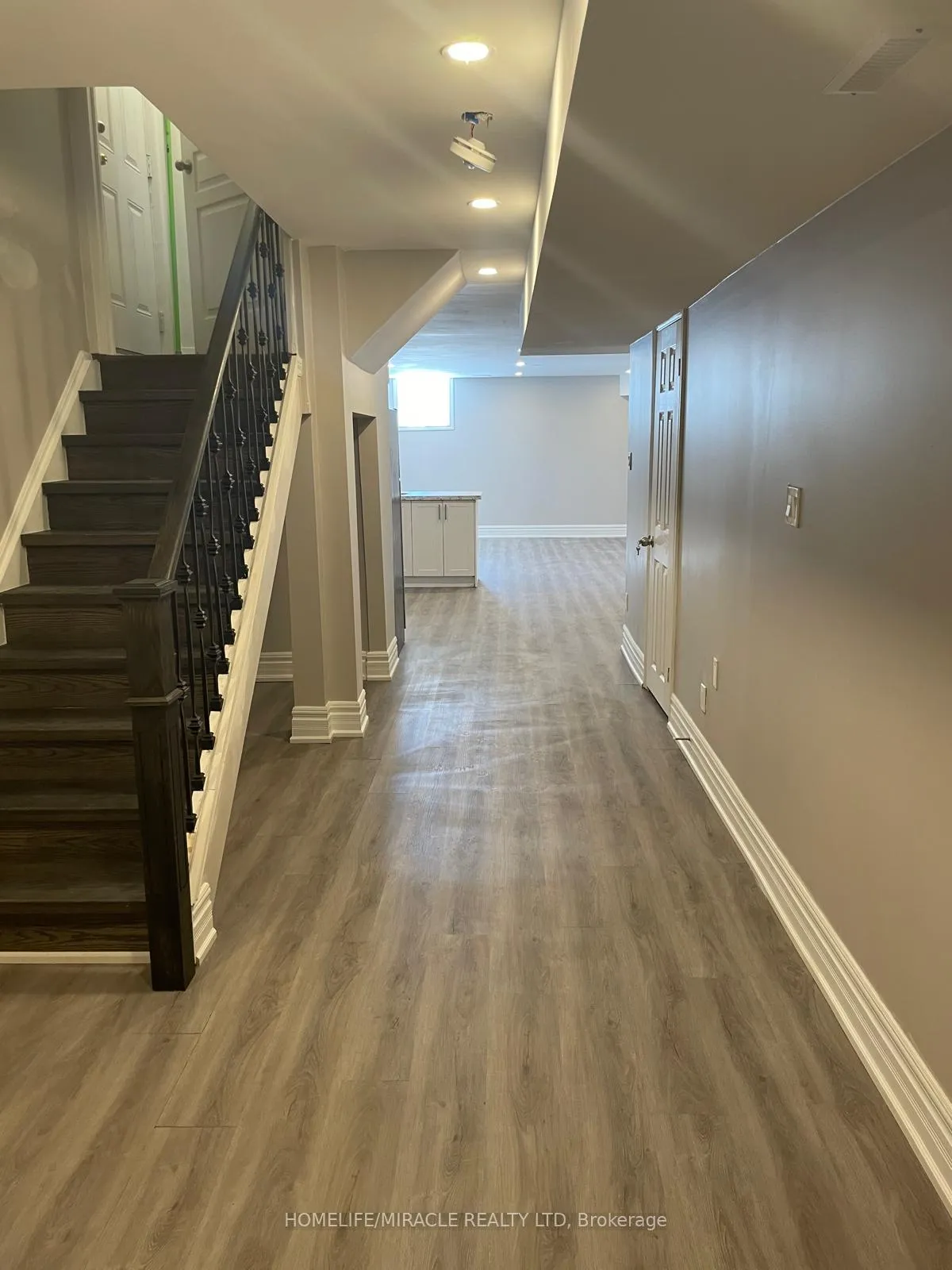 Photo 10 of 22 Boone Crescent, Vaughan, Kleinburg — HOMEH