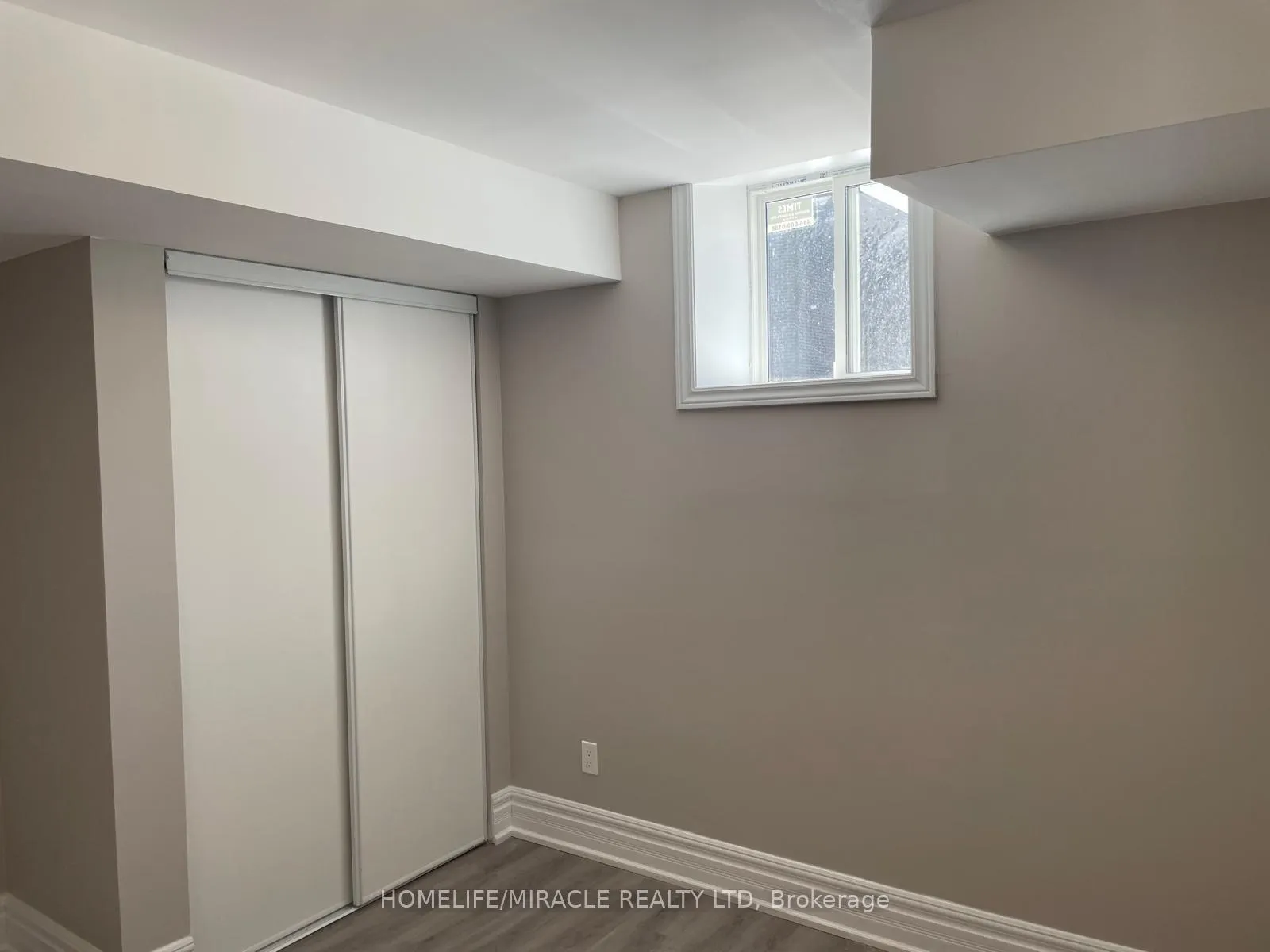Photo 11 of 22 Boone Crescent, Vaughan, Kleinburg — HOMEH
