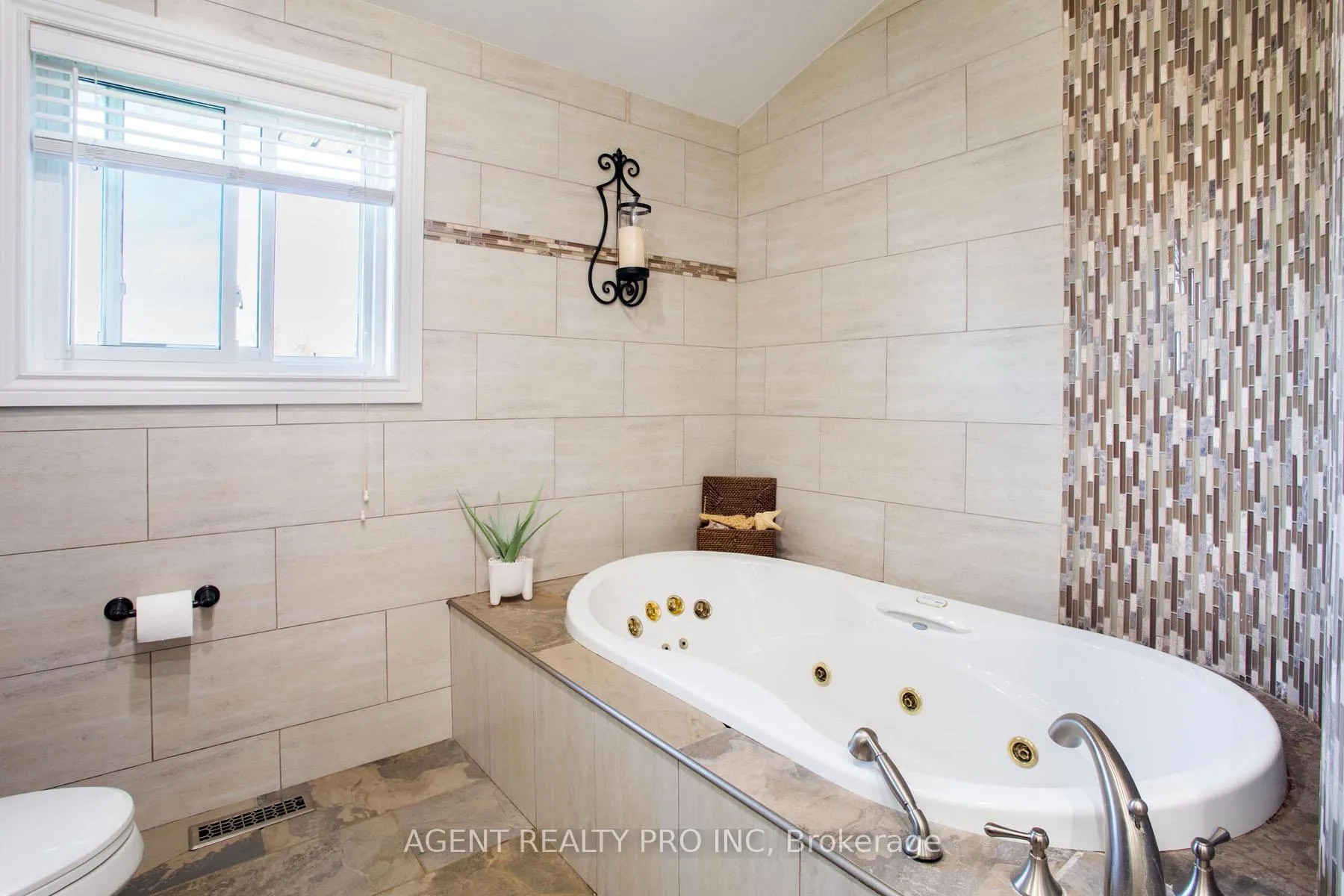 Photo 49 of 6571 Carroll Drive, Southwest Middlesex, Rural Southwest Middlesex — HOMEH