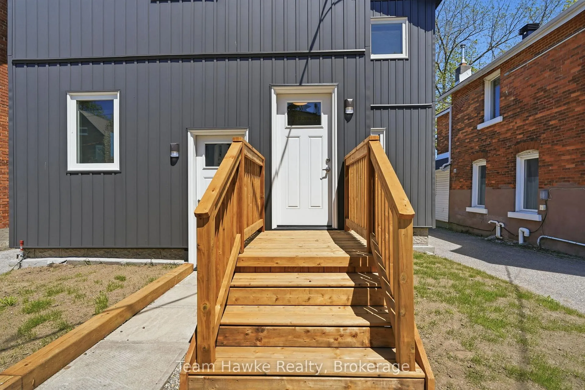 Photo 3 of 64 Matchedash Street S, Orillia — HOMEH