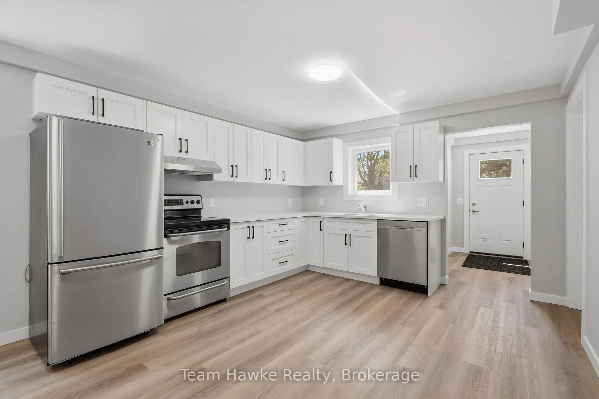 Photo 7 of 64 Matchedash Street S, Orillia — HOMEH