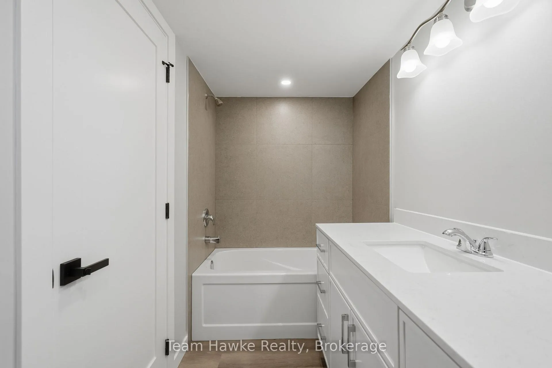 Photo 19 of 64 Matchedash Street S, Orillia — HOMEH