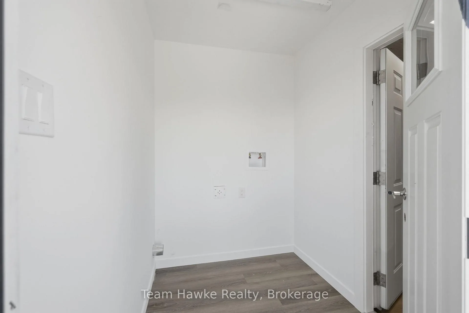 Photo 22 of 64 Matchedash Street S, Orillia — HOMEH