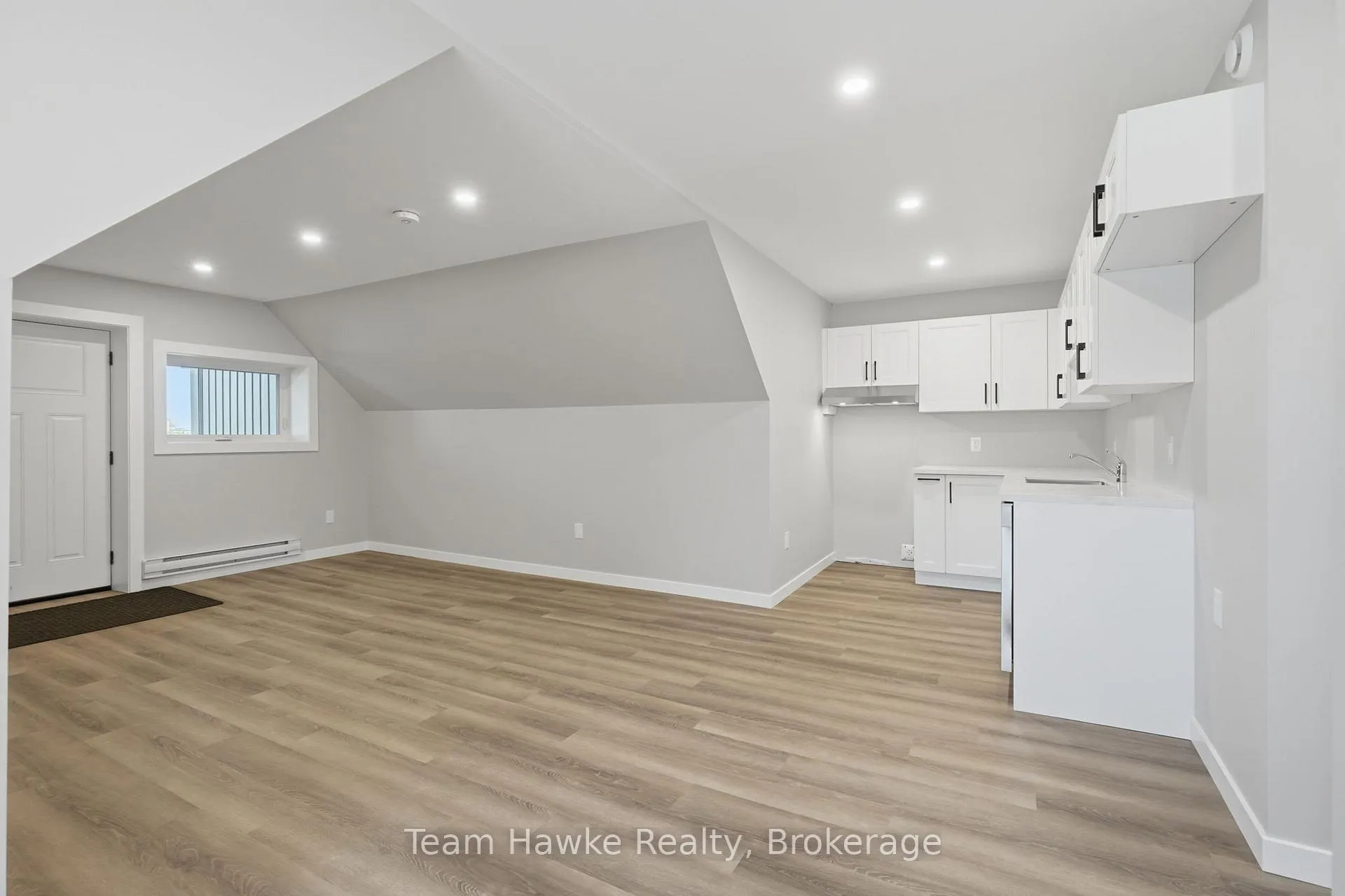 Photo 29 of 64 Matchedash Street S, Orillia — HOMEH