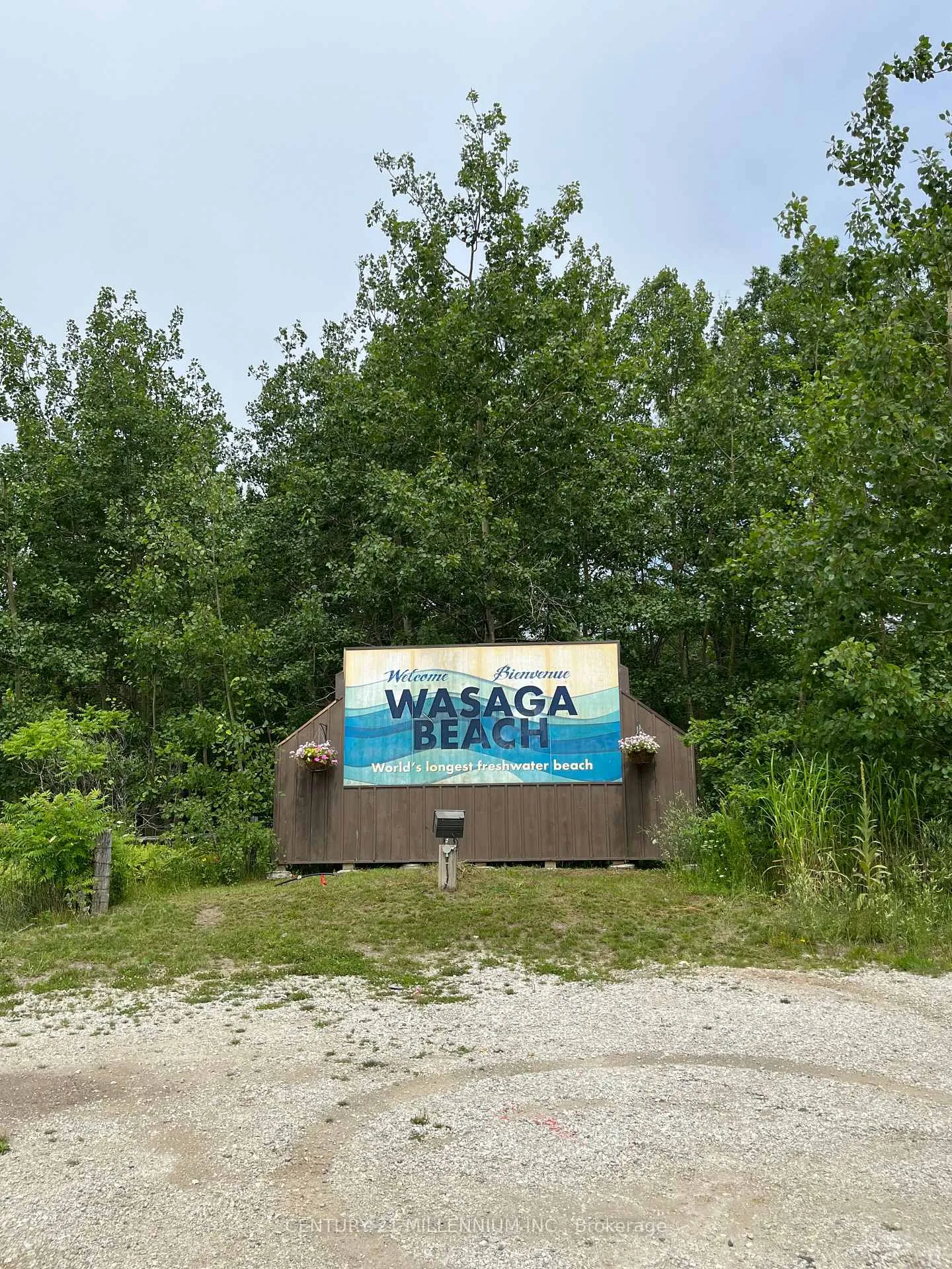 Photo 2 of 11 Knox Road E, Wasaga Beach — HOMEH