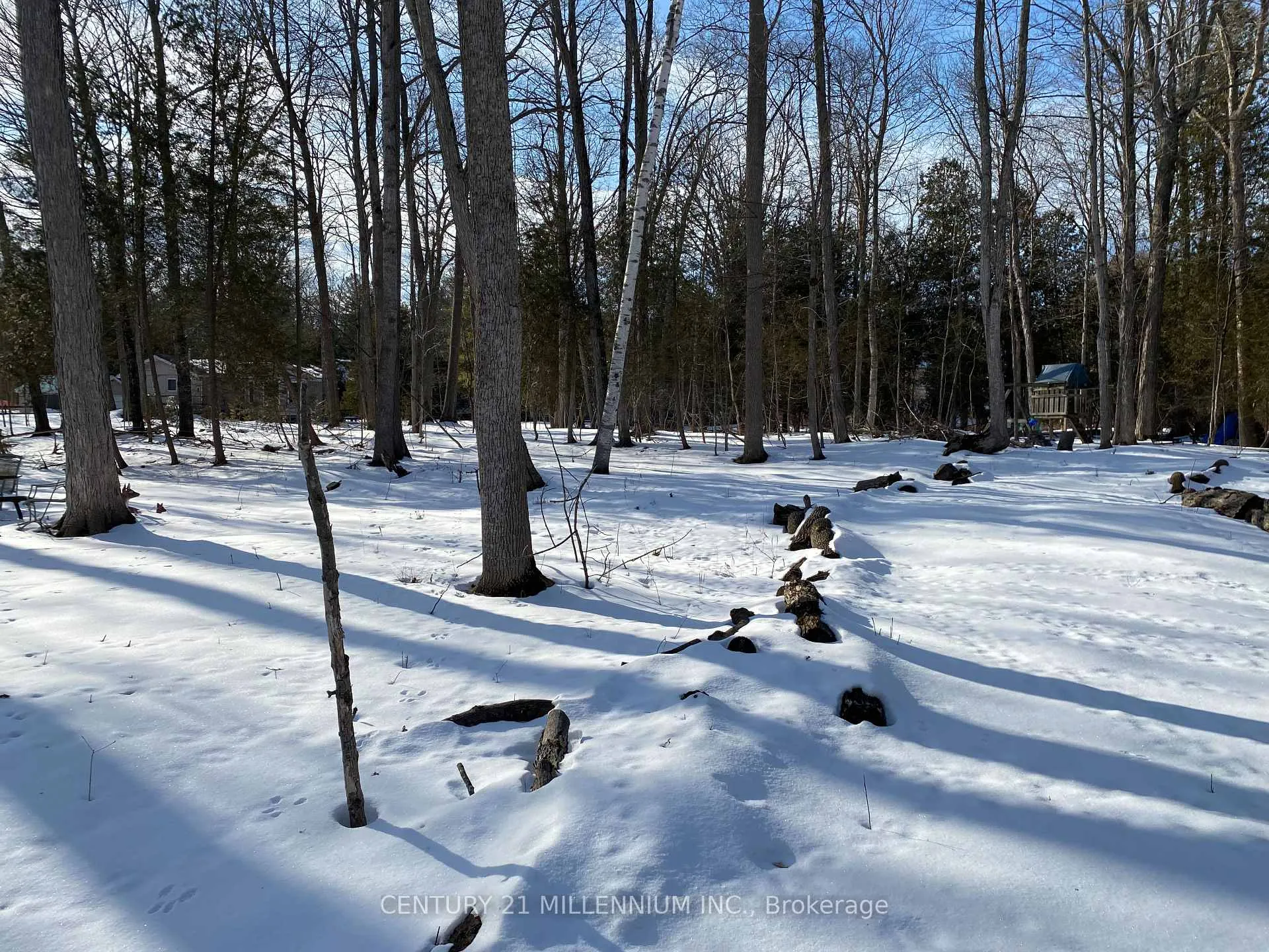 Photo 13 of 11 Knox Road E, Wasaga Beach — HOMEH