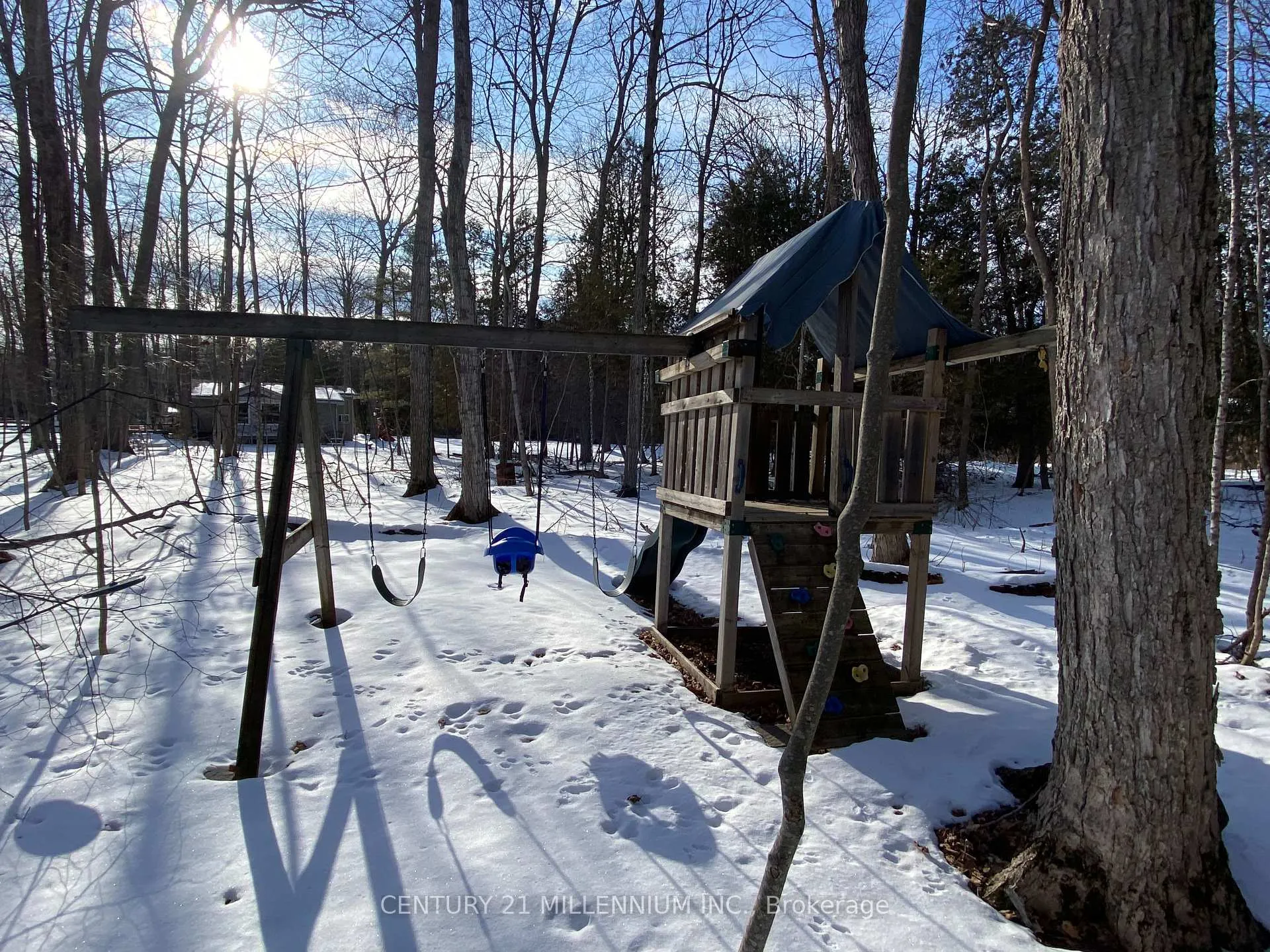 Photo 14 of 11 Knox Road E, Wasaga Beach — HOMEH