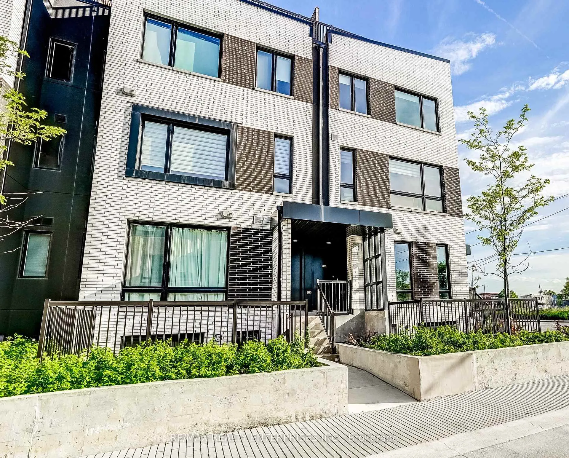 Photo 1 of Unit 16, 40 Ed Clark Gardens, Toronto, Weston-Pellam Park — HOMEH
