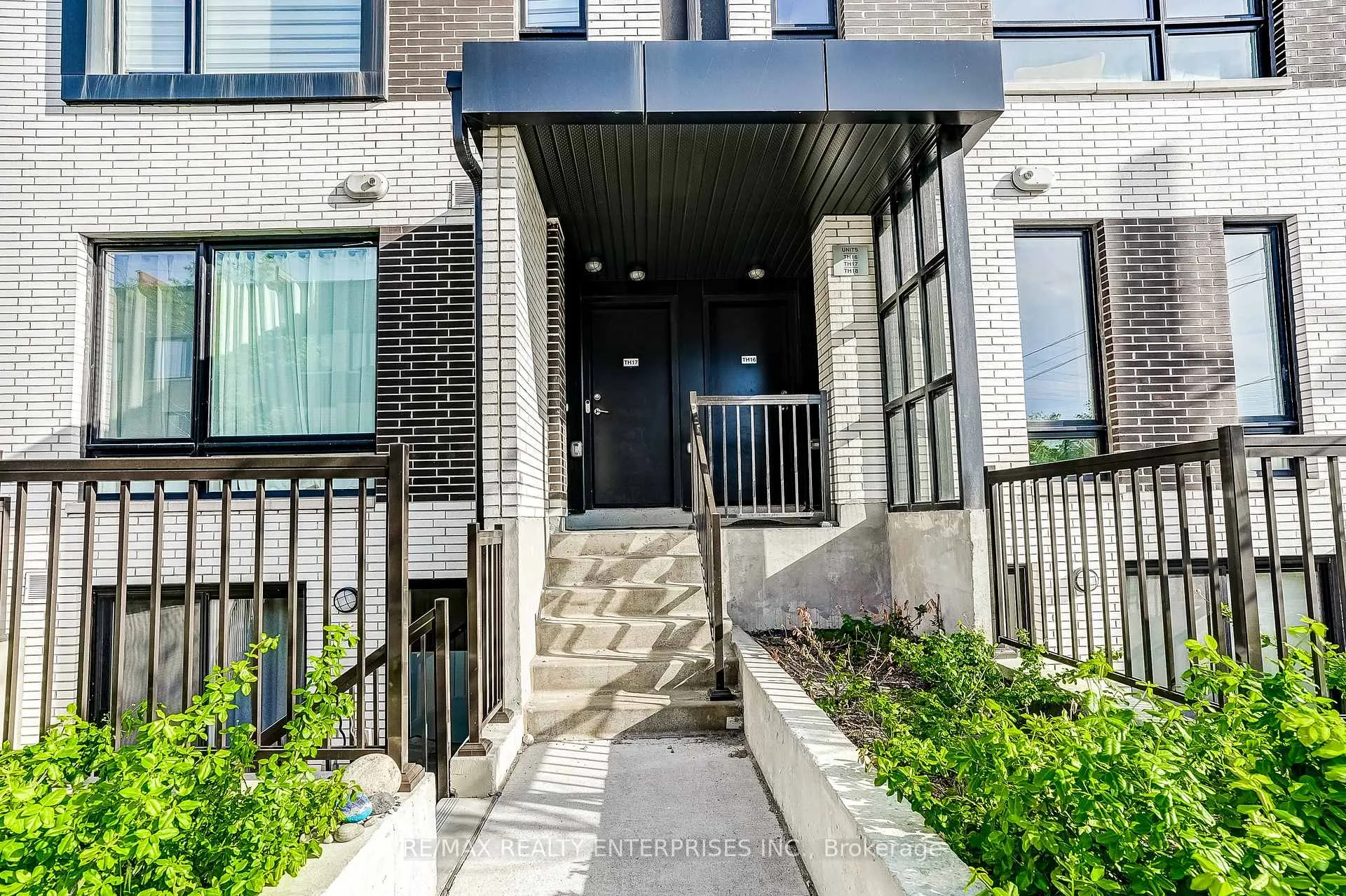 Photo 3 of Unit 16, 40 Ed Clark Gardens, Toronto, Weston-Pellam Park — HOMEH