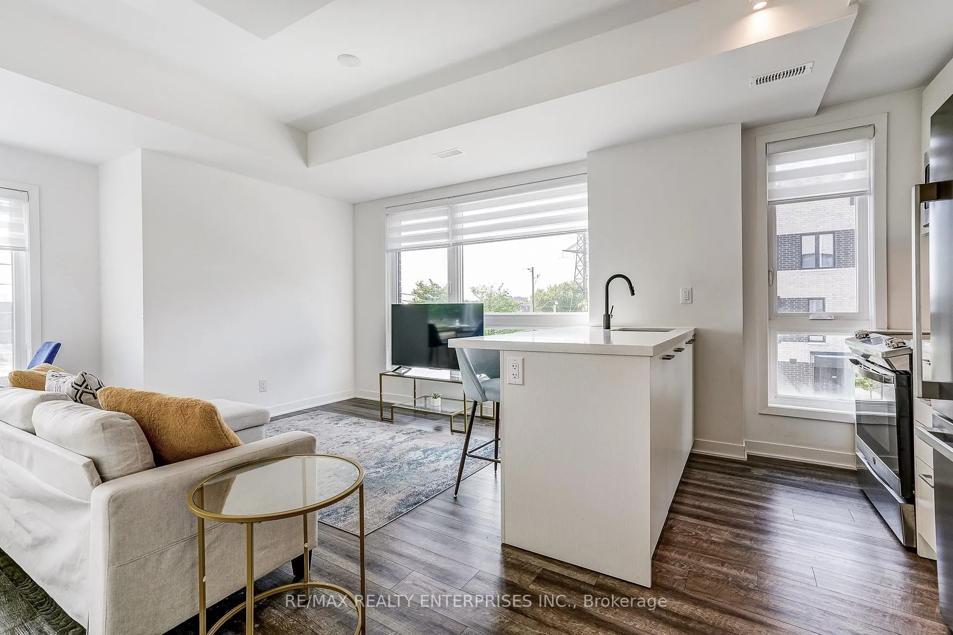 Photo 4 of Unit 16, 40 Ed Clark Gardens, Toronto, Weston-Pellam Park — HOMEH